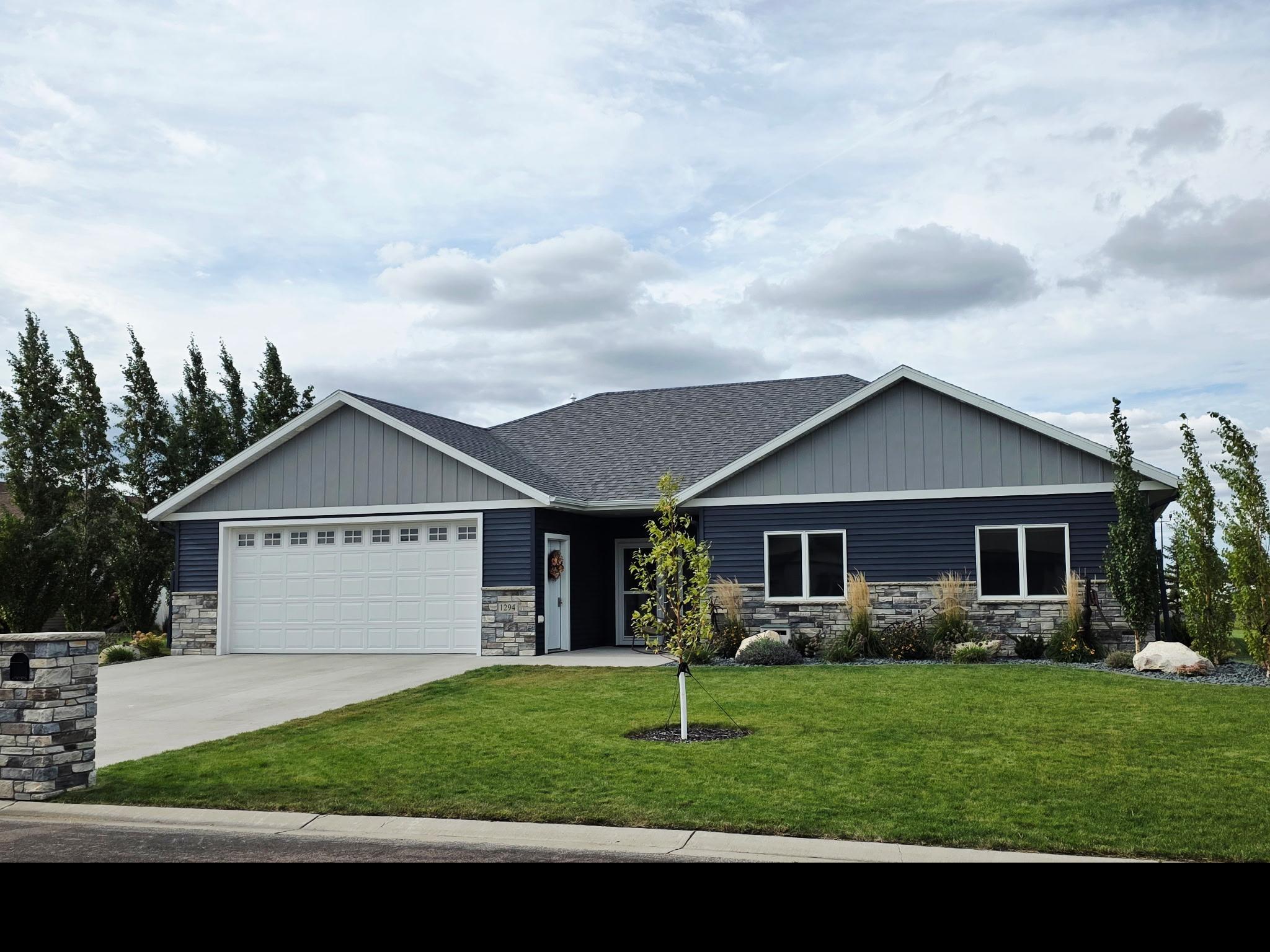 2021 single family home for sale at 1294 Linden Court in Wahpeton, ND — 3 bed, 3 bath