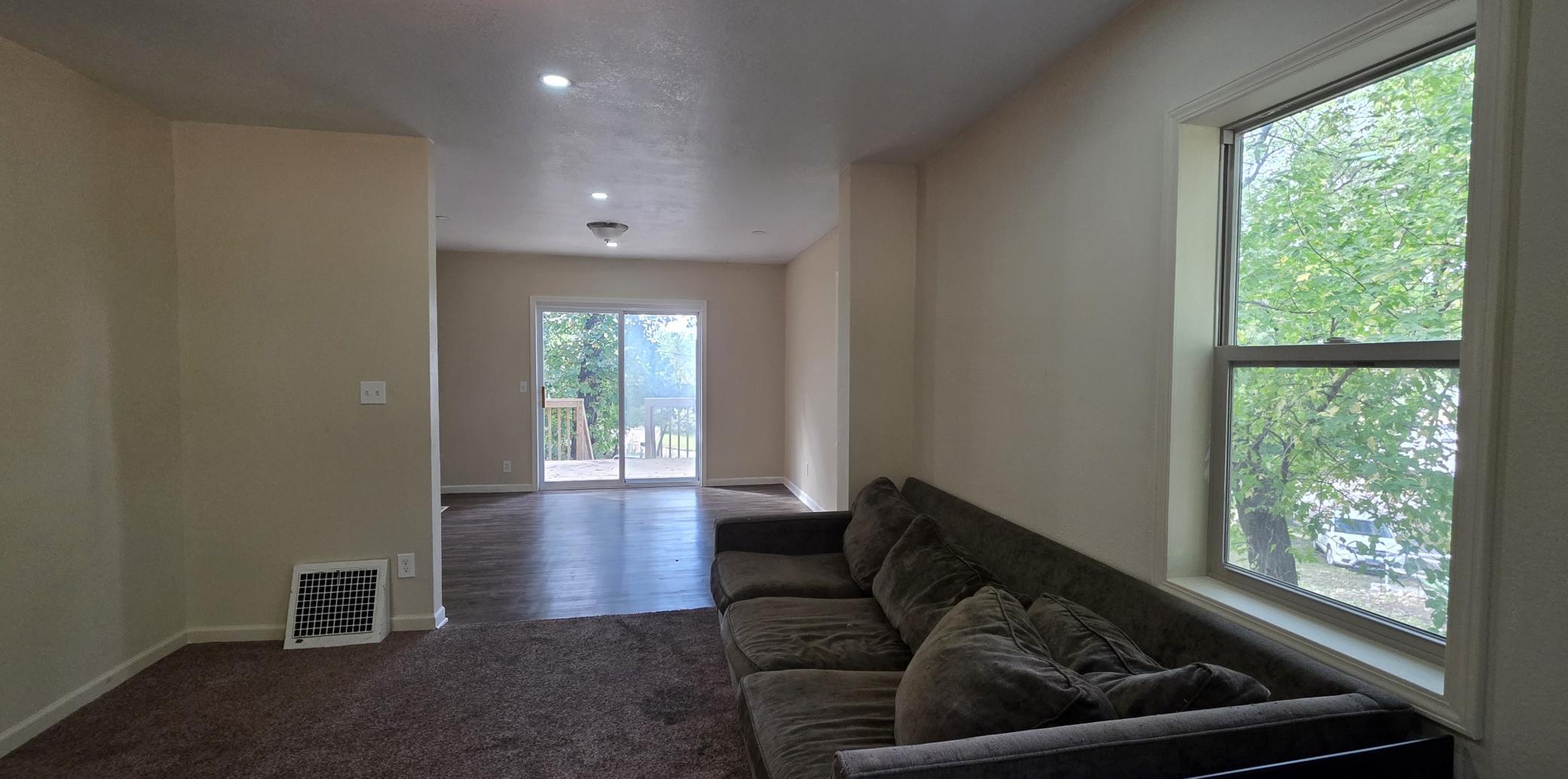 1900 single family home for sale at 828 4th Avenue SW in Valley City, ND — 2 bed, 2 bath (photo 11 of 25)