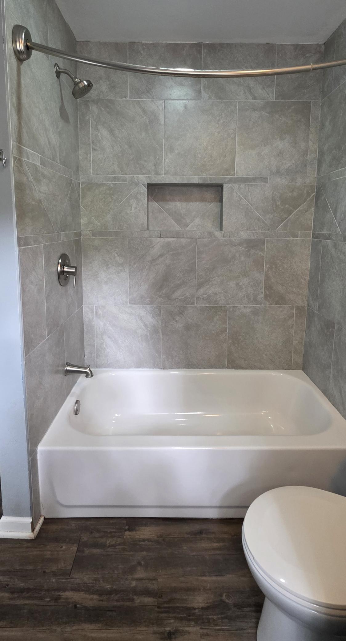1900 single family home for sale at 828 4th Avenue SW in Valley City, ND — 2 bed, 2 bath (photo 12 of 25)