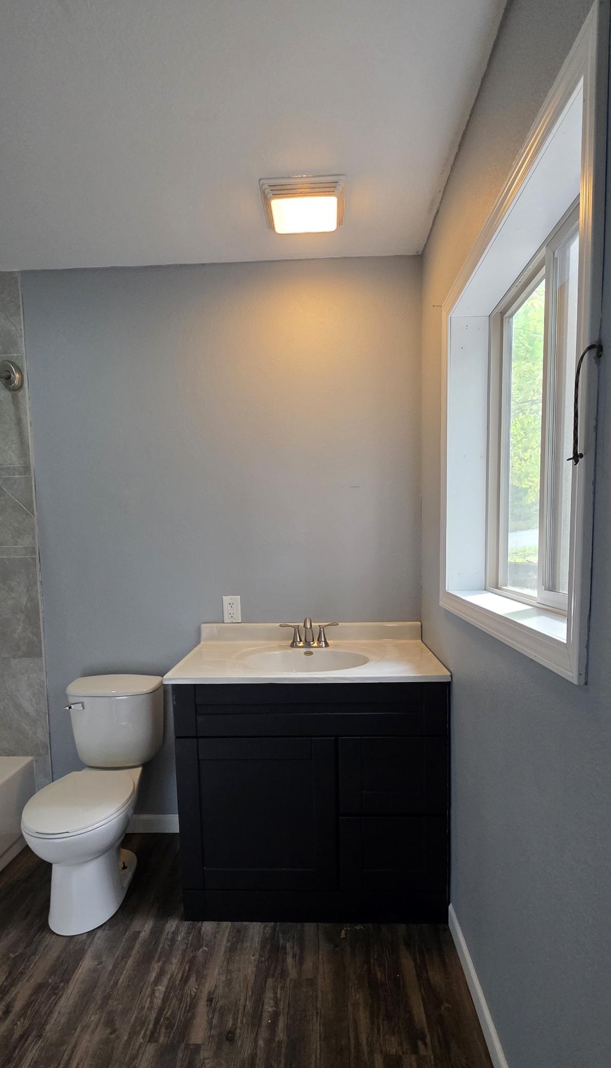 1900 single family home for sale at 828 4th Avenue SW in Valley City, ND — 2 bed, 2 bath (photo 13 of 25)