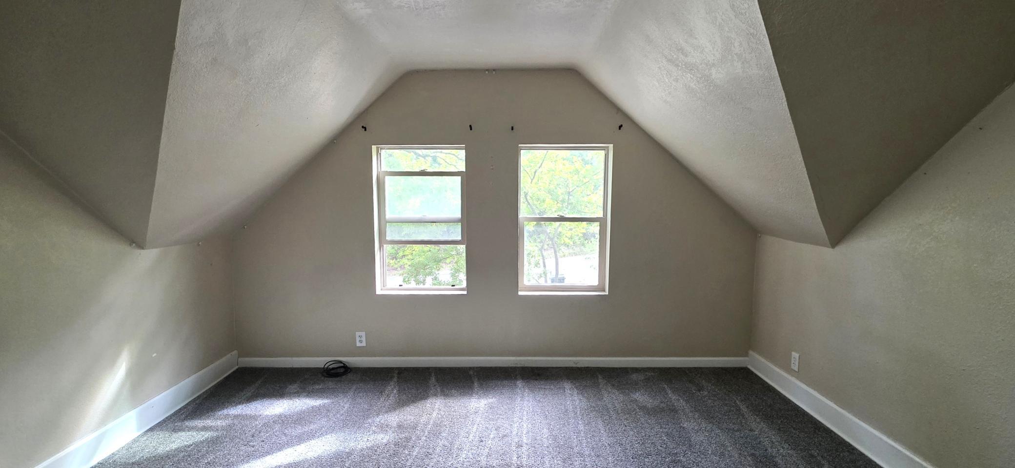 1900 single family home for sale at 828 4th Avenue SW in Valley City, ND — 2 bed, 2 bath (photo 15 of 25)