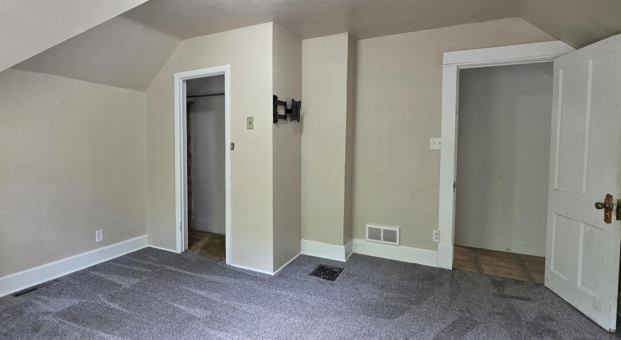 1900 single family home for sale at 828 4th Avenue SW in Valley City, ND — 2 bed, 2 bath (photo 16 of 25)