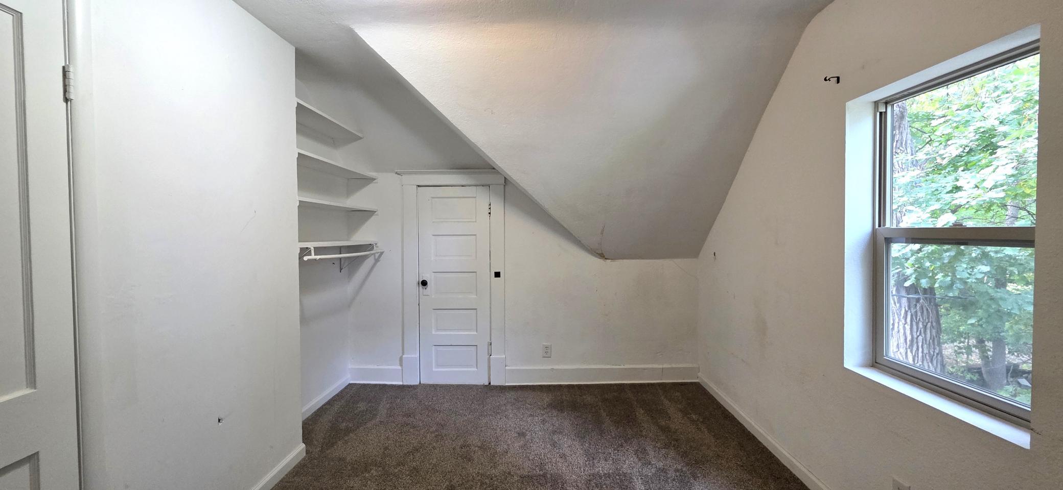 1900 single family home for sale at 828 4th Avenue SW in Valley City, ND — 2 bed, 2 bath (photo 17 of 25)