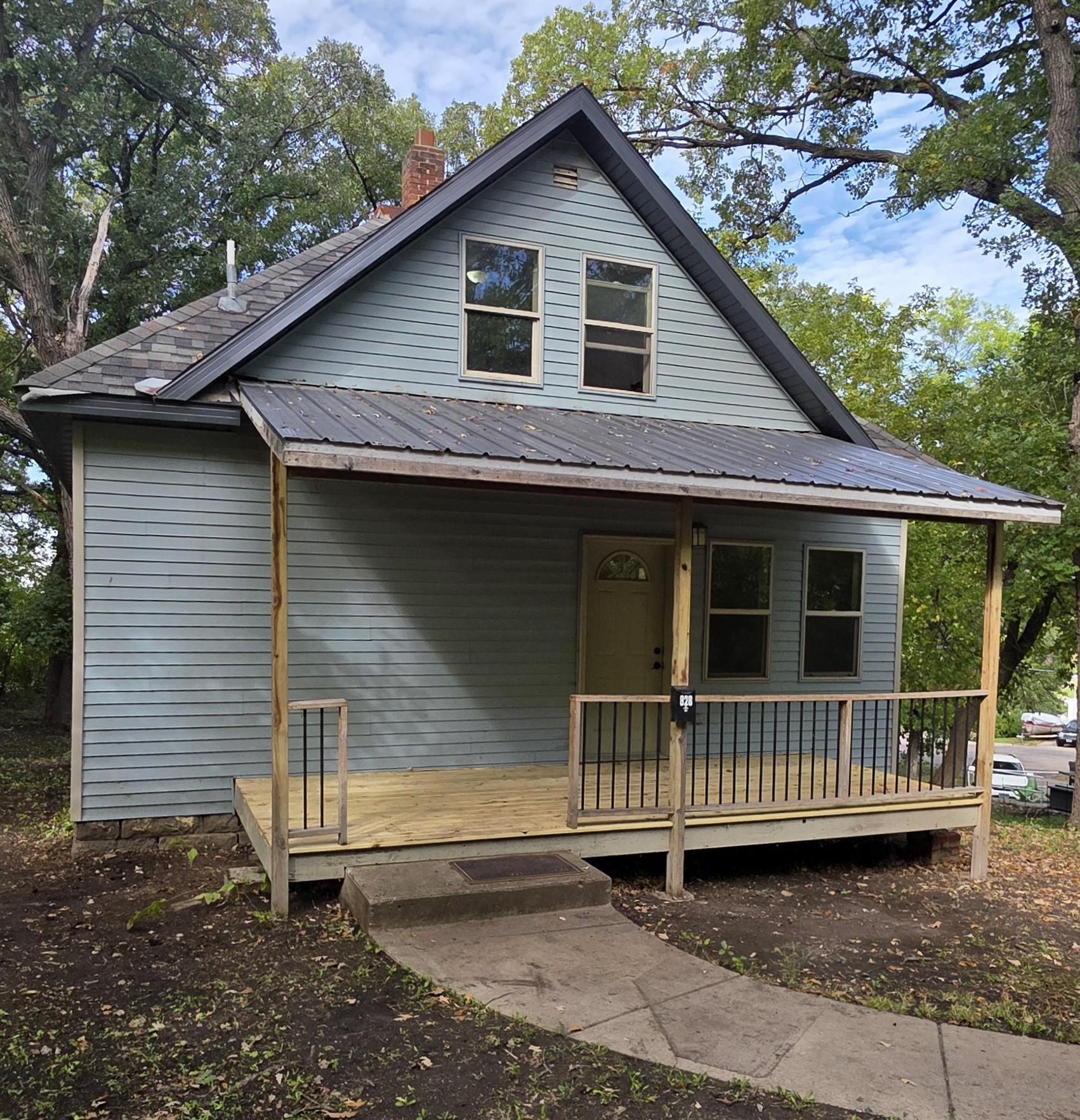 1900 single family home for sale at 828 4th Avenue SW in Valley City, ND — 2 bed, 2 bath (photo 23 of 25)