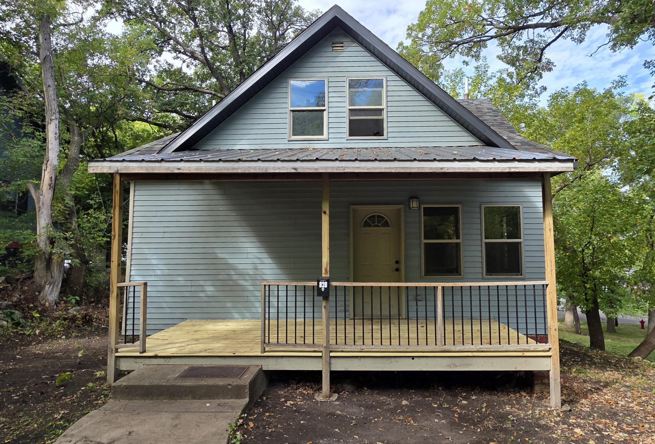 1900 single family home for sale at 828 4th Avenue SW in Valley City, ND — 2 bed, 2 bath (photo 24 of 25)
