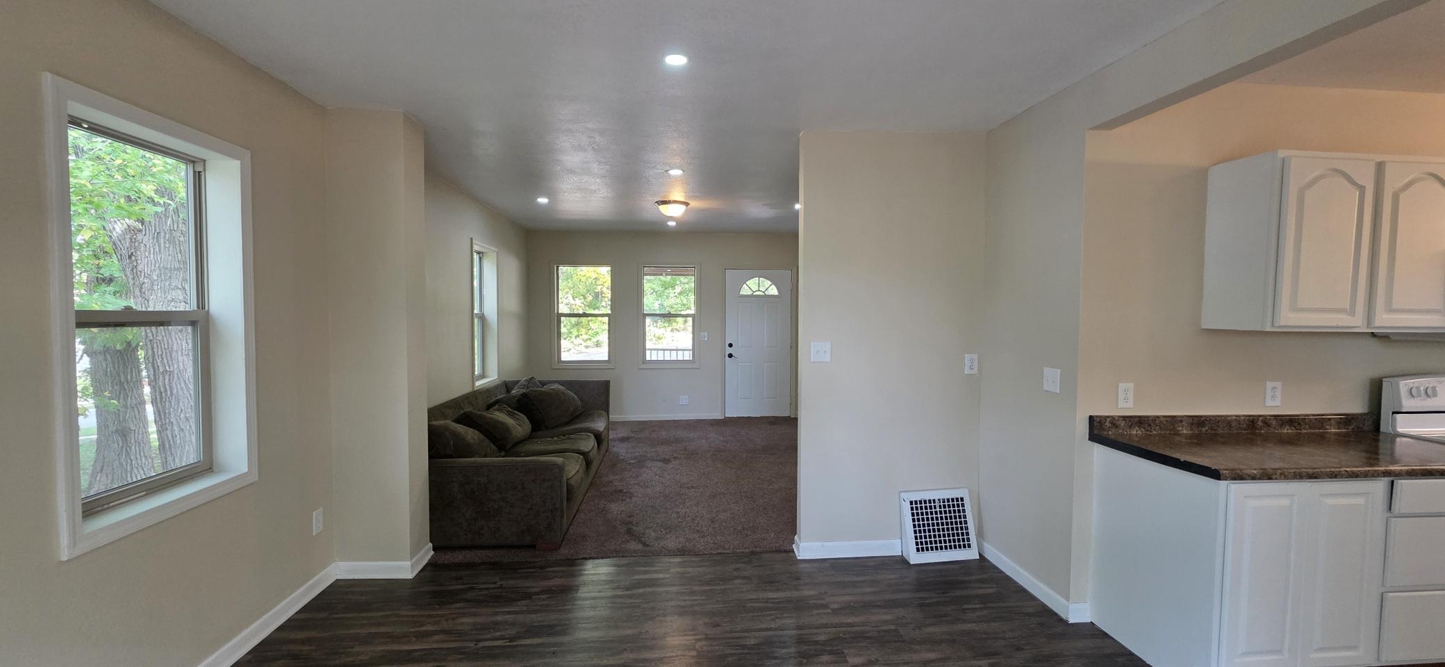 1900 single family home for sale at 828 4th Avenue SW in Valley City, ND — 2 bed, 2 bath (photo 7 of 25)