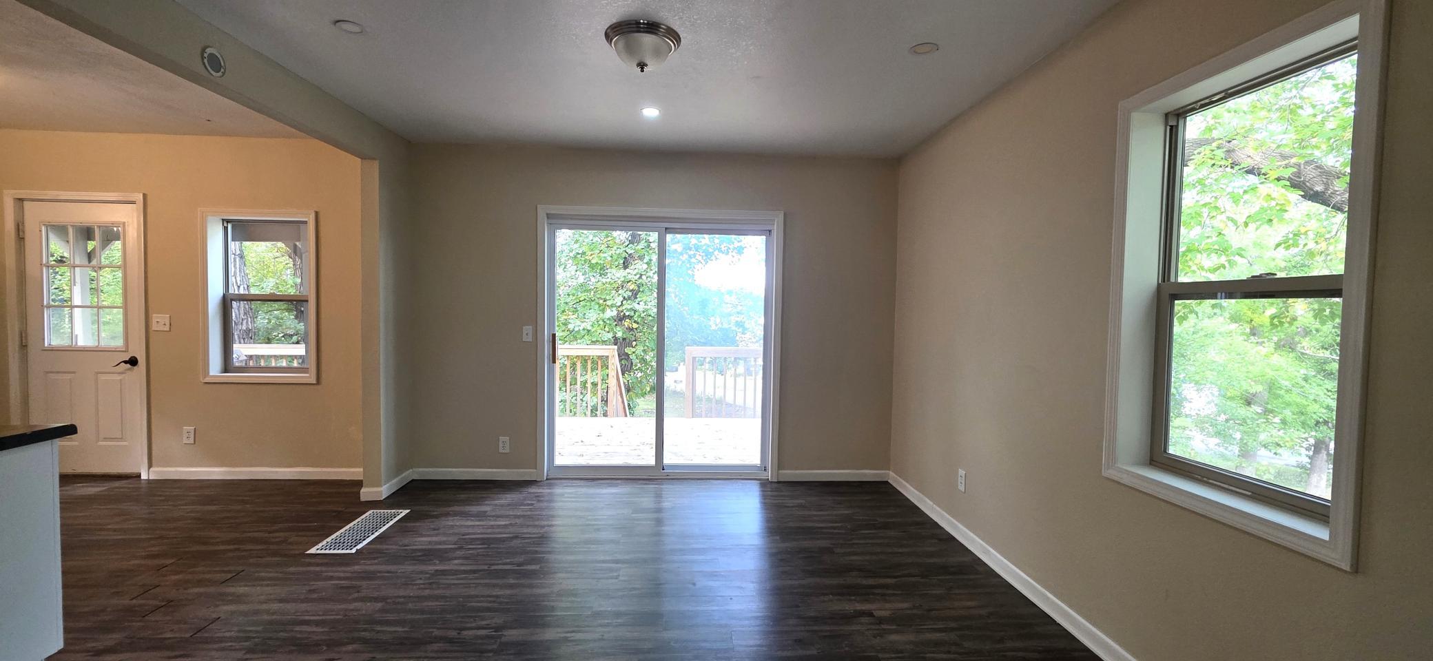 1900 single family home for sale at 828 4th Avenue SW in Valley City, ND — 2 bed, 2 bath (photo 8 of 25)