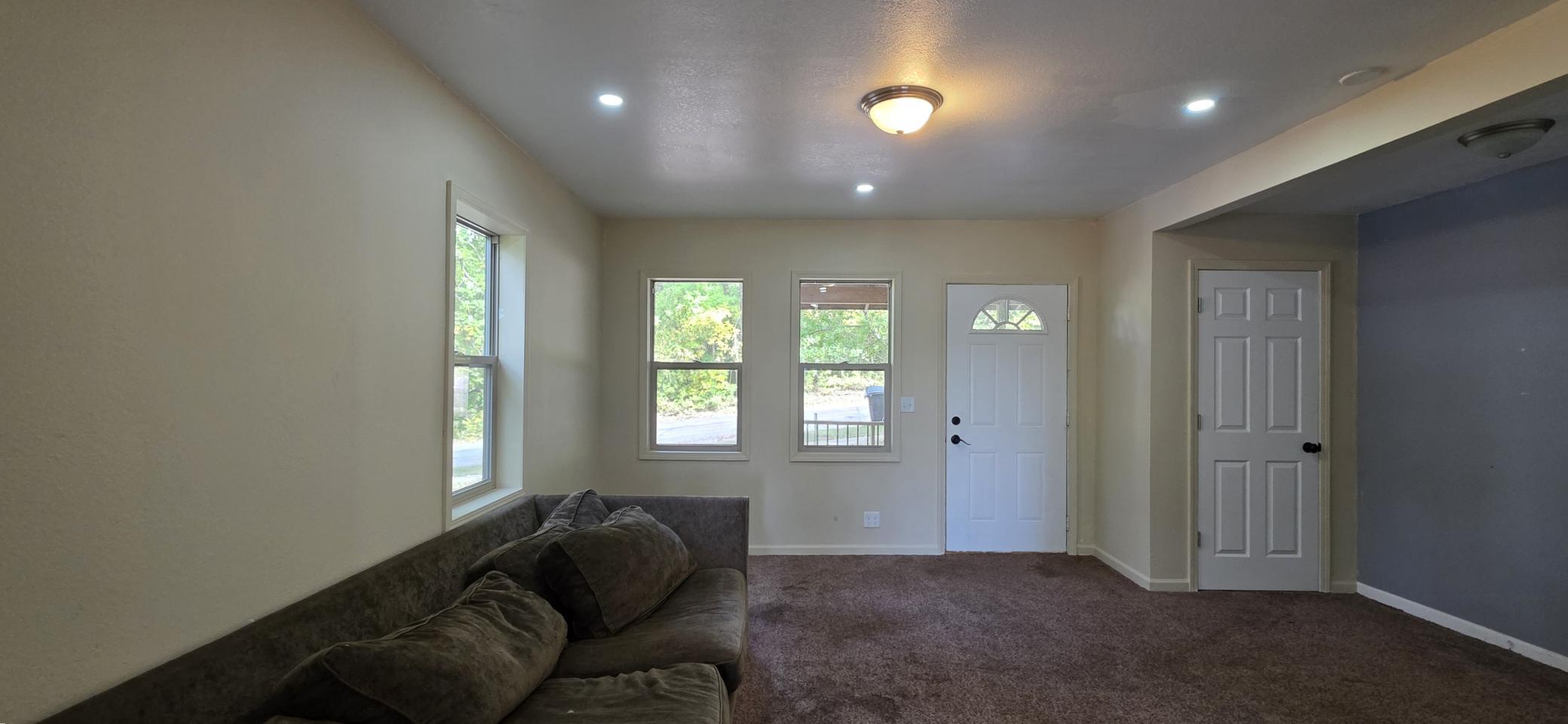 1900 single family home for sale at 828 4th Avenue SW in Valley City, ND — 2 bed, 2 bath (photo 10 of 25)