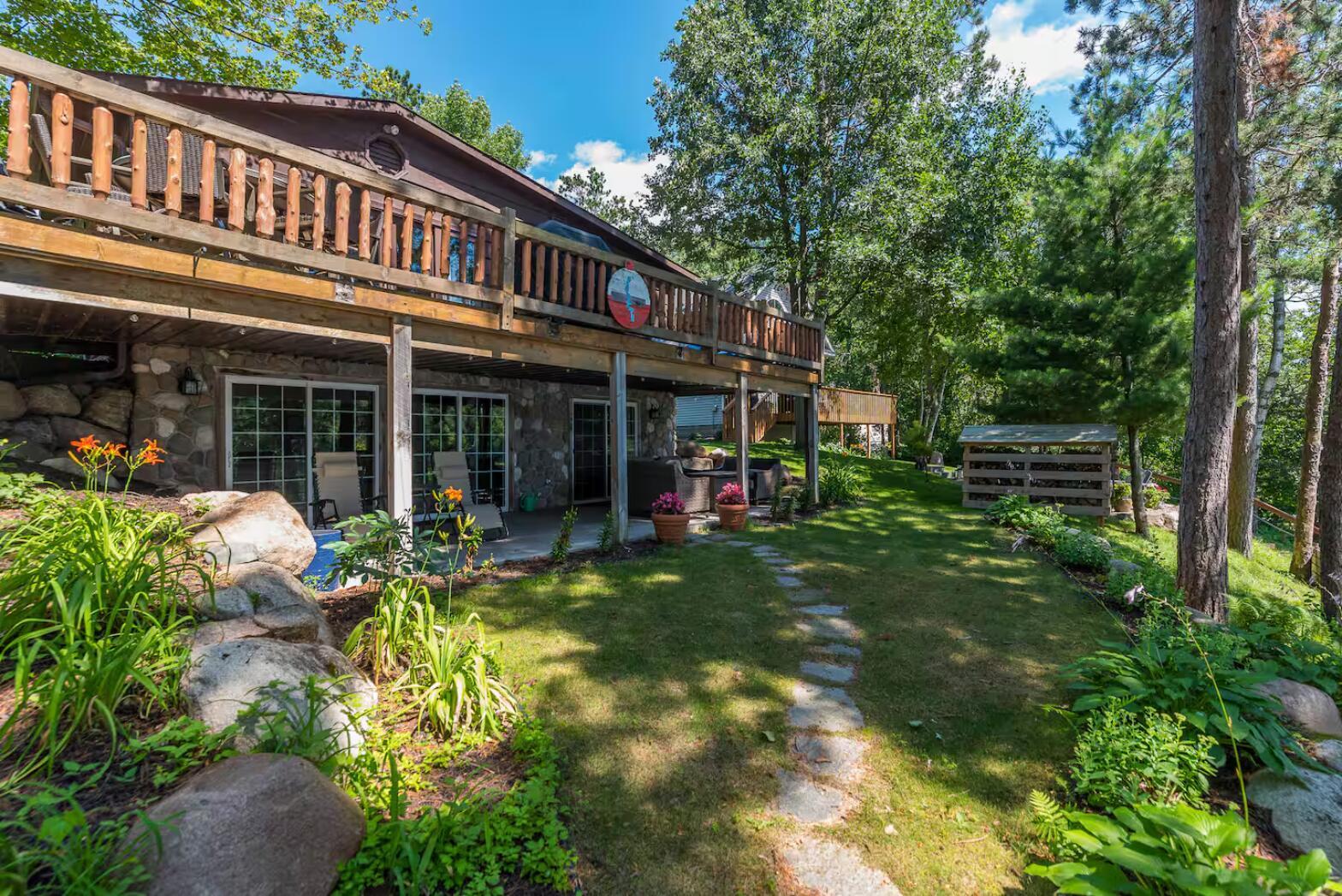 1986 single family home for sale at 30275 Pequot Boulevard in Pequot Lakes, MN — 3 bed, 3 bath (photo 2 of 67)