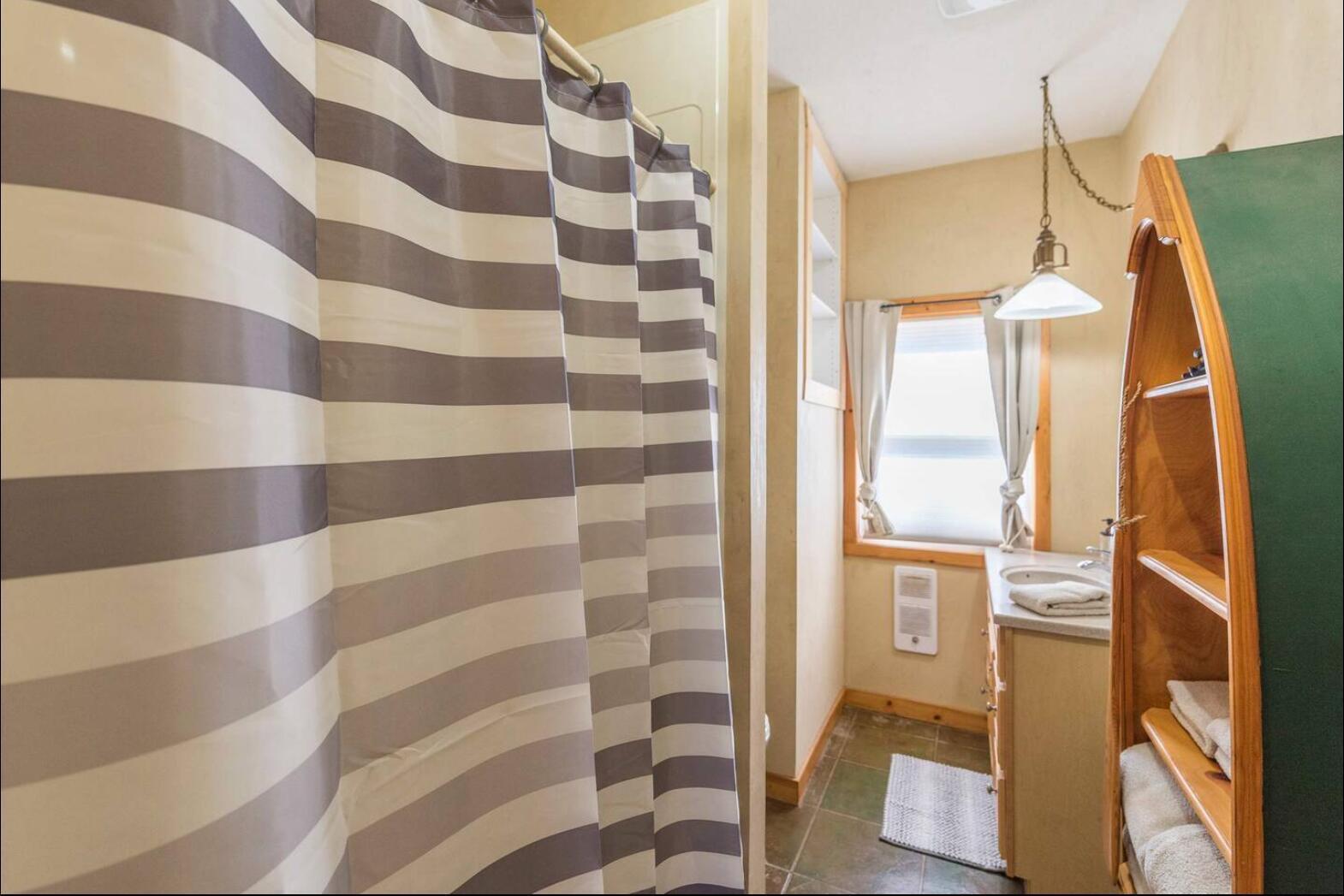1986 single family home for sale at 30275 Pequot Boulevard in Pequot Lakes, MN — 3 bed, 3 bath (photo 11 of 67)