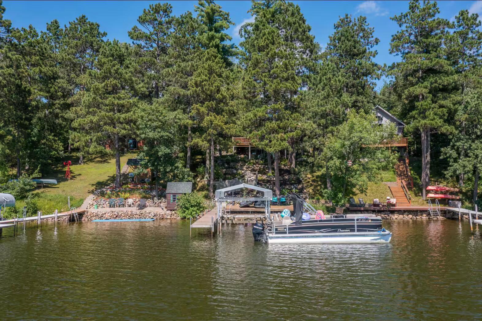 1986 single family home for sale at 30275 Pequot Boulevard in Pequot Lakes, MN — 3 bed, 3 bath (photo 3 of 67)
