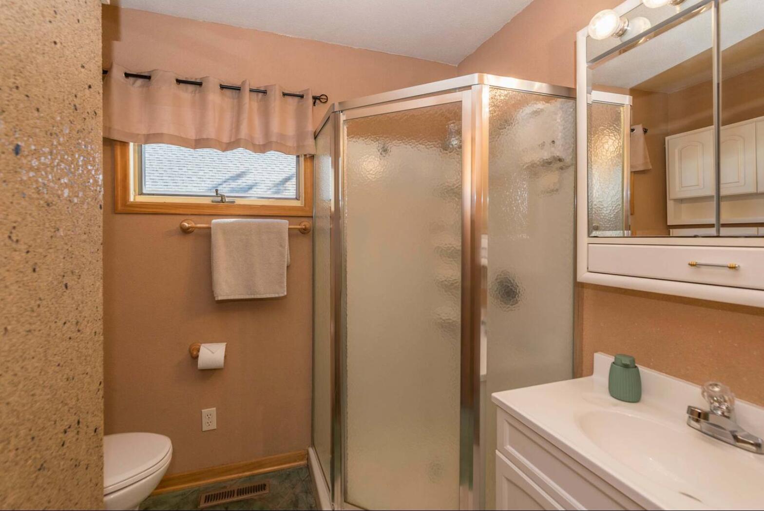 1986 single family home for sale at 30275 Pequot Boulevard in Pequot Lakes, MN — 3 bed, 3 bath (photo 5 of 67)