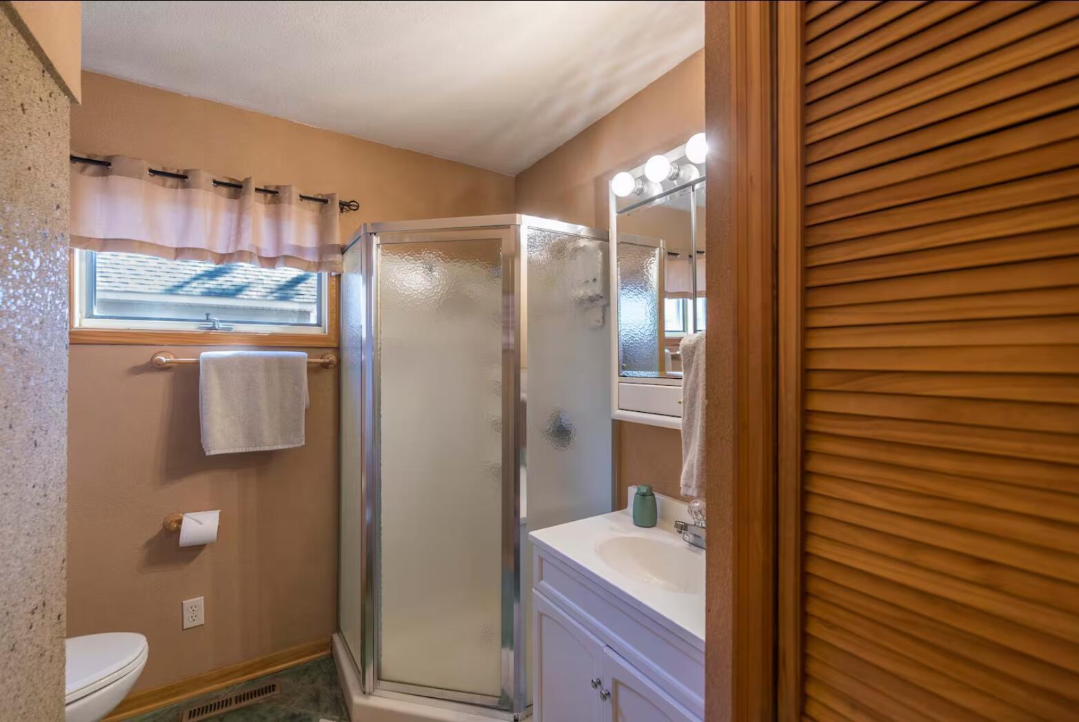 1986 single family home for sale at 30275 Pequot Boulevard in Pequot Lakes, MN — 3 bed, 3 bath (photo 6 of 67)