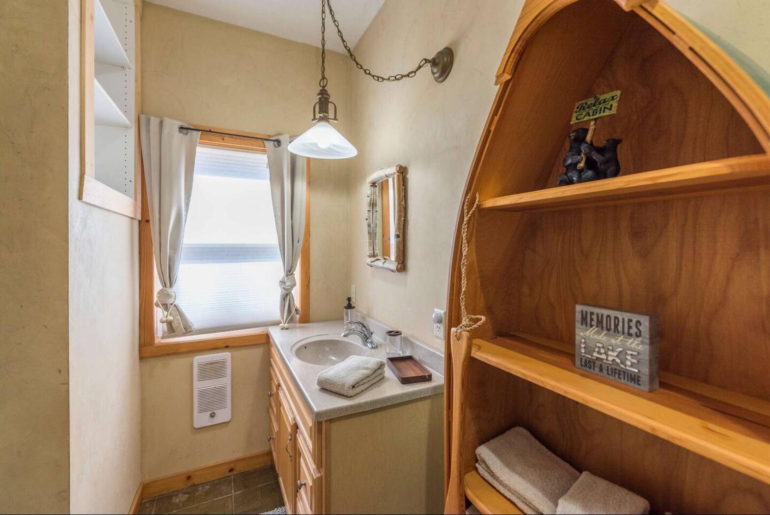 1986 single family home for sale at 30275 Pequot Boulevard in Pequot Lakes, MN — 3 bed, 3 bath (photo 10 of 67)