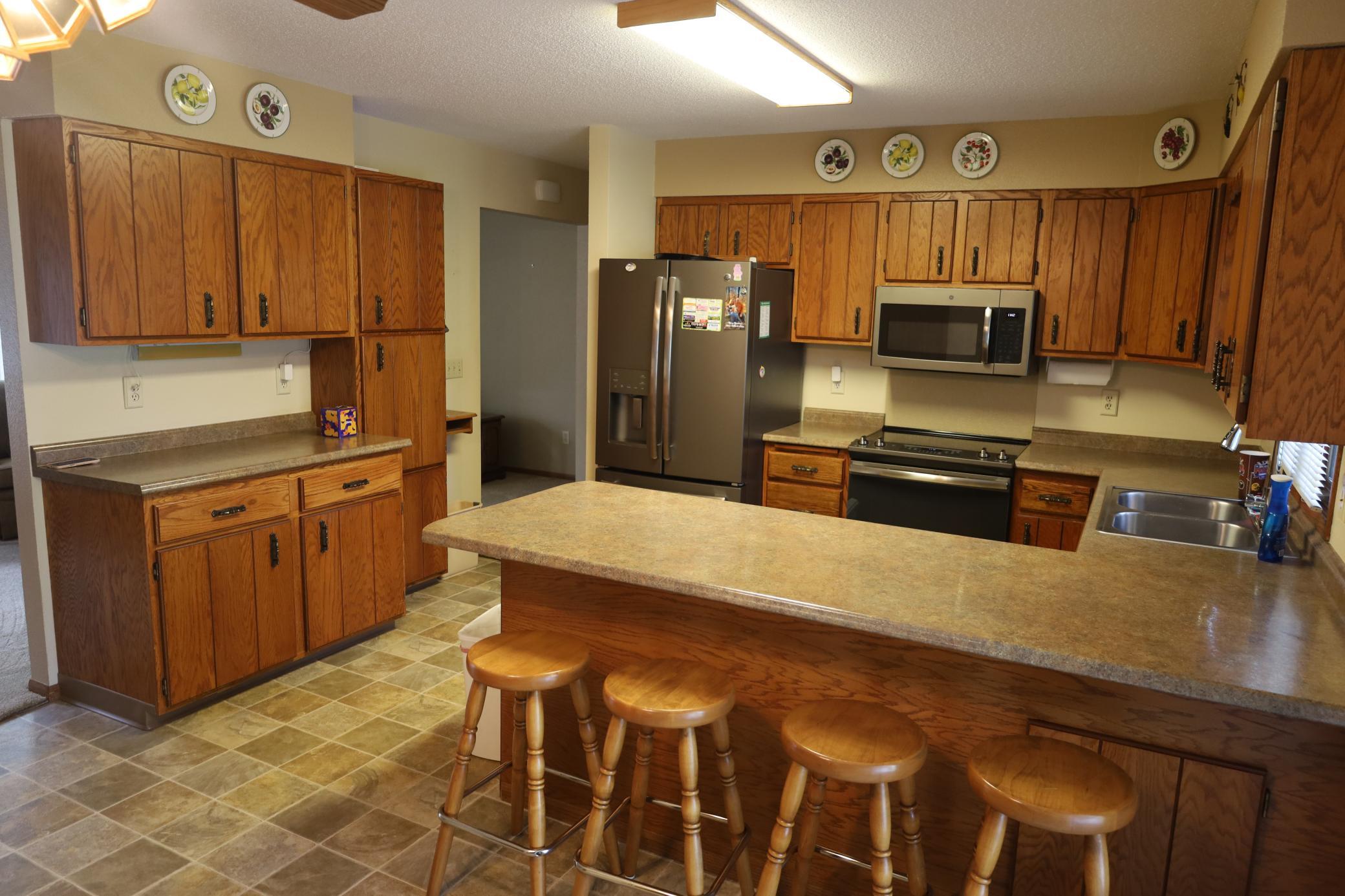 1977 single family home for sale at 1611 6th Street N in Wahpeton, ND — 3 bed, 2 bath (photo 2 of 48)