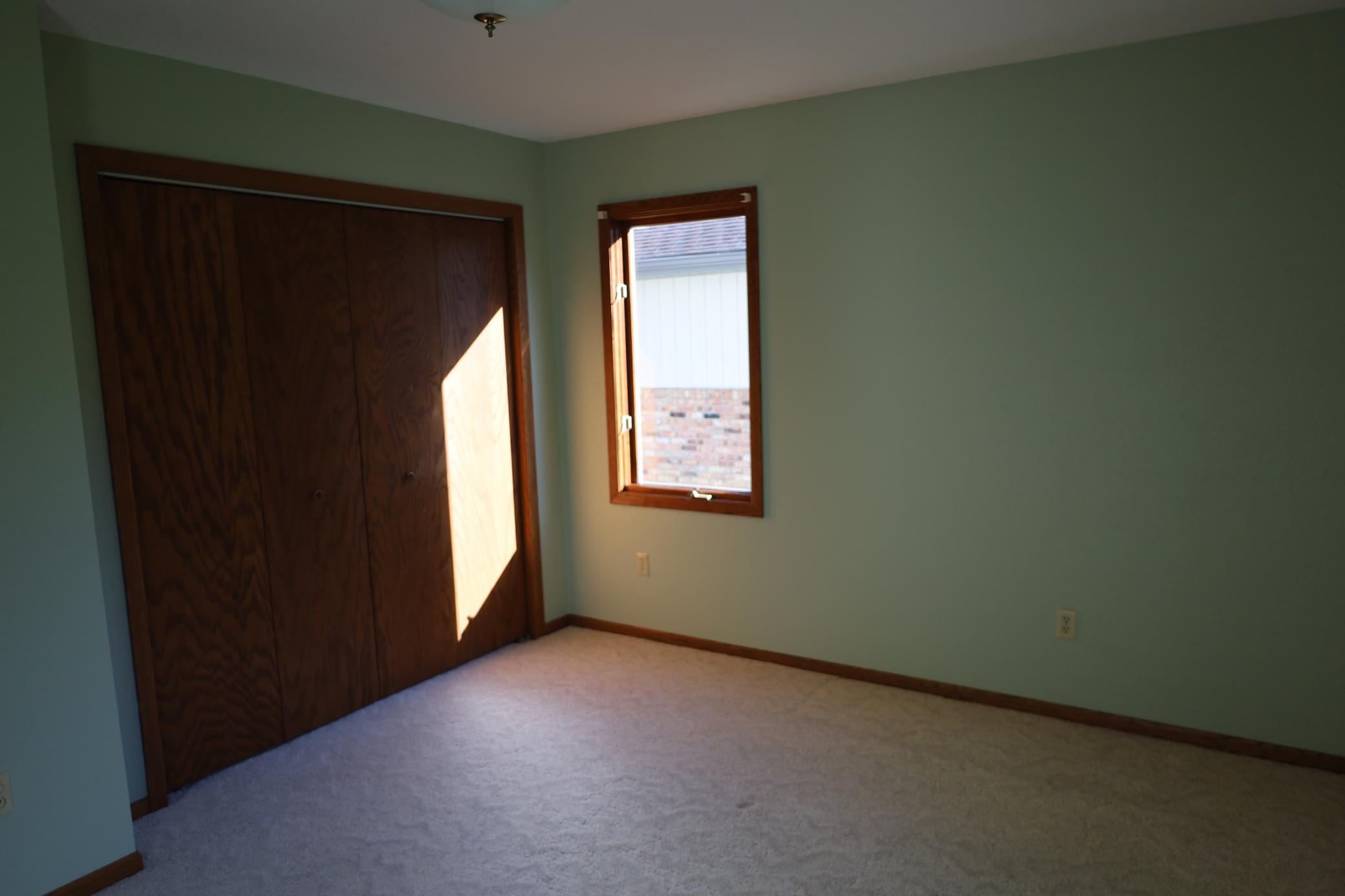 1977 single family home for sale at 1611 6th Street N in Wahpeton, ND — 3 bed, 2 bath (photo 11 of 48)