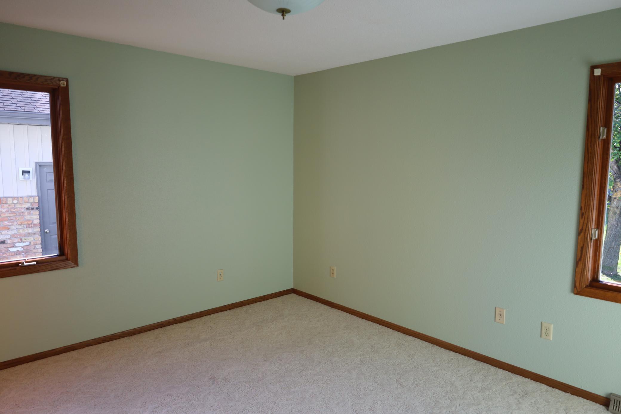 1977 single family home for sale at 1611 6th Street N in Wahpeton, ND — 3 bed, 2 bath (photo 12 of 48)