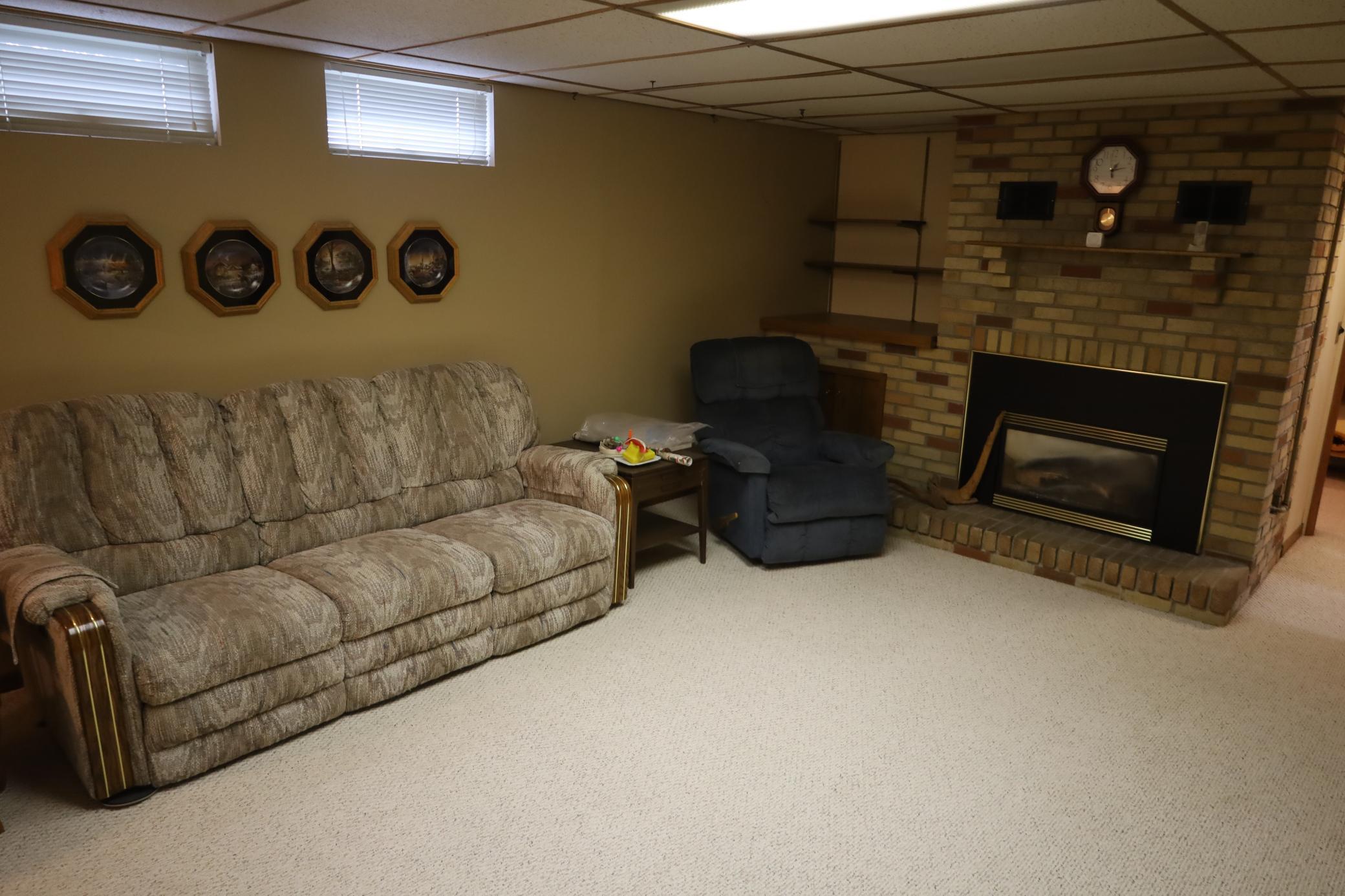 1977 single family home for sale at 1611 6th Street N in Wahpeton, ND — 3 bed, 2 bath (photo 21 of 48)