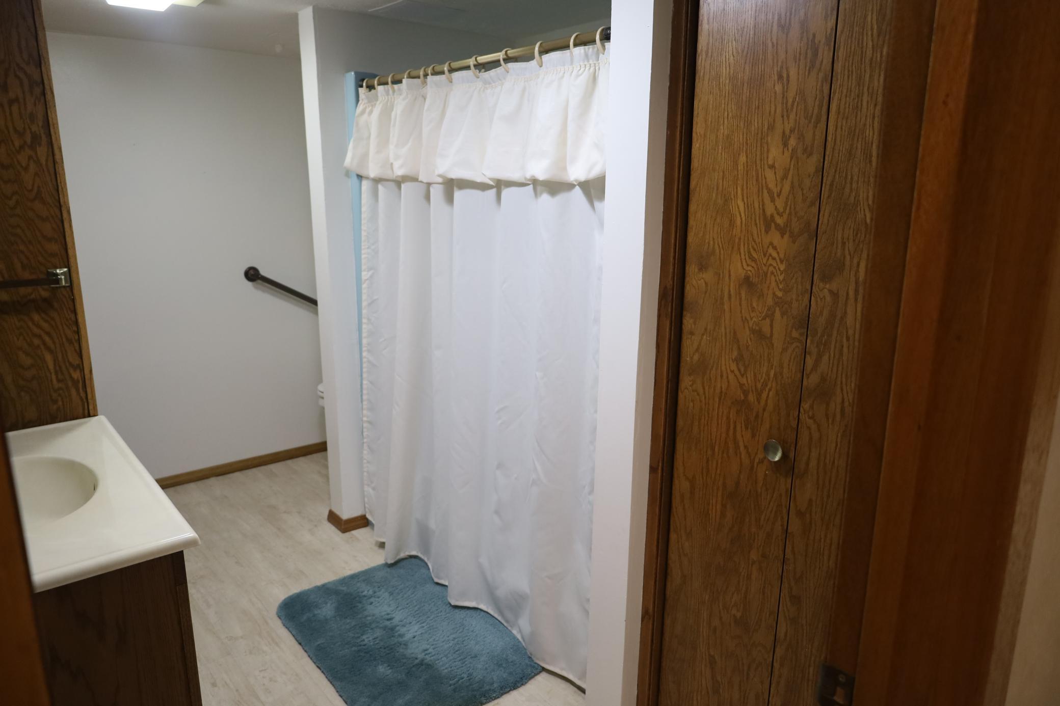 1977 single family home for sale at 1611 6th Street N in Wahpeton, ND — 3 bed, 2 bath (photo 22 of 48)