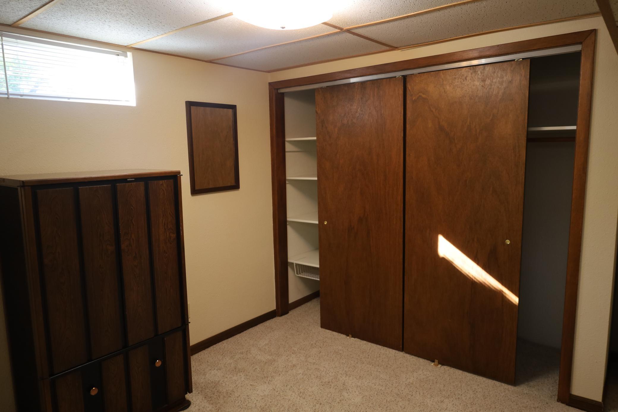 1977 single family home for sale at 1611 6th Street N in Wahpeton, ND — 3 bed, 2 bath (photo 24 of 48)