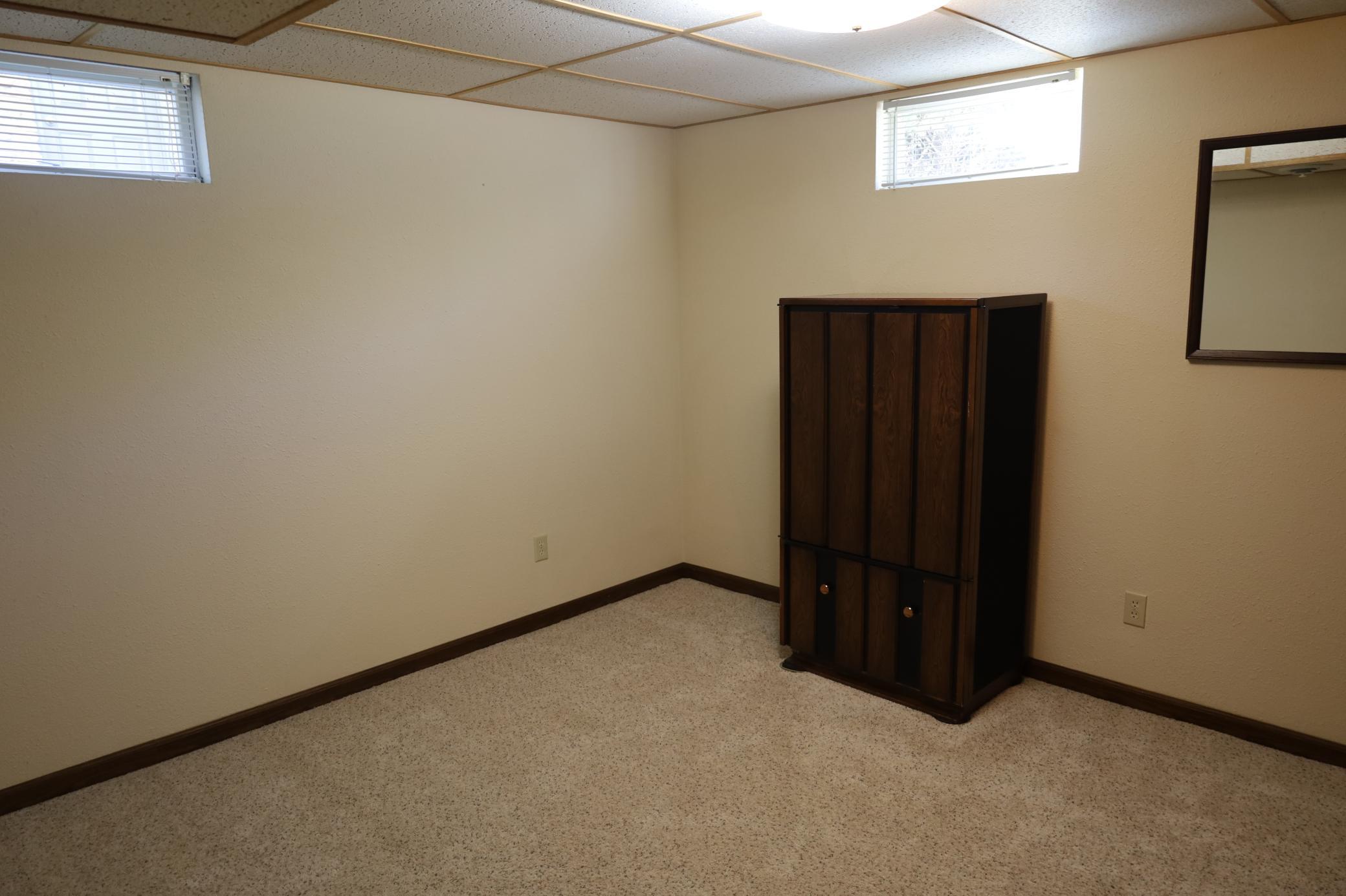 1977 single family home for sale at 1611 6th Street N in Wahpeton, ND — 3 bed, 2 bath (photo 25 of 48)