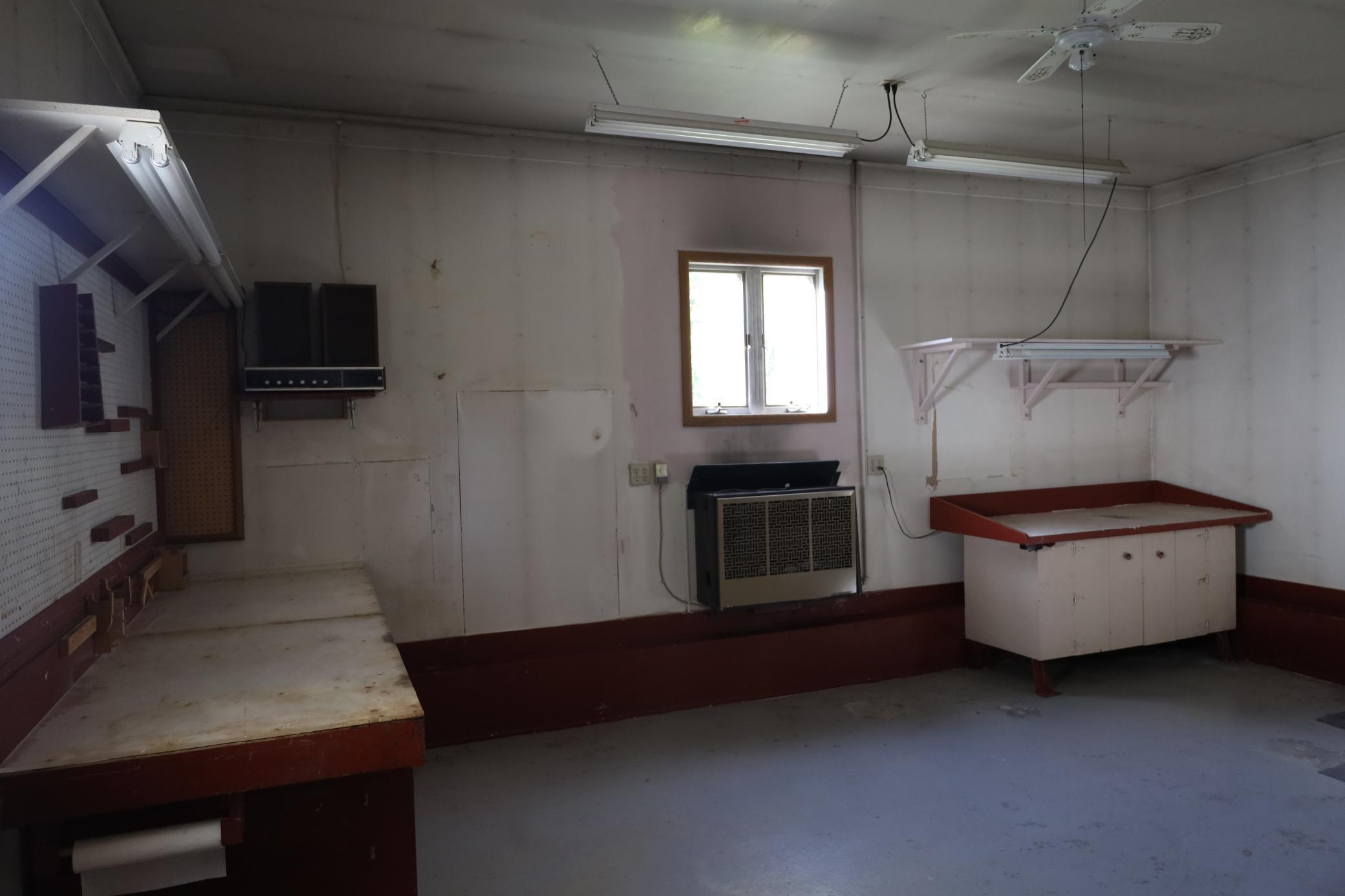 1977 single family home for sale at 1611 6th Street N in Wahpeton, ND — 3 bed, 2 bath (photo 31 of 48)