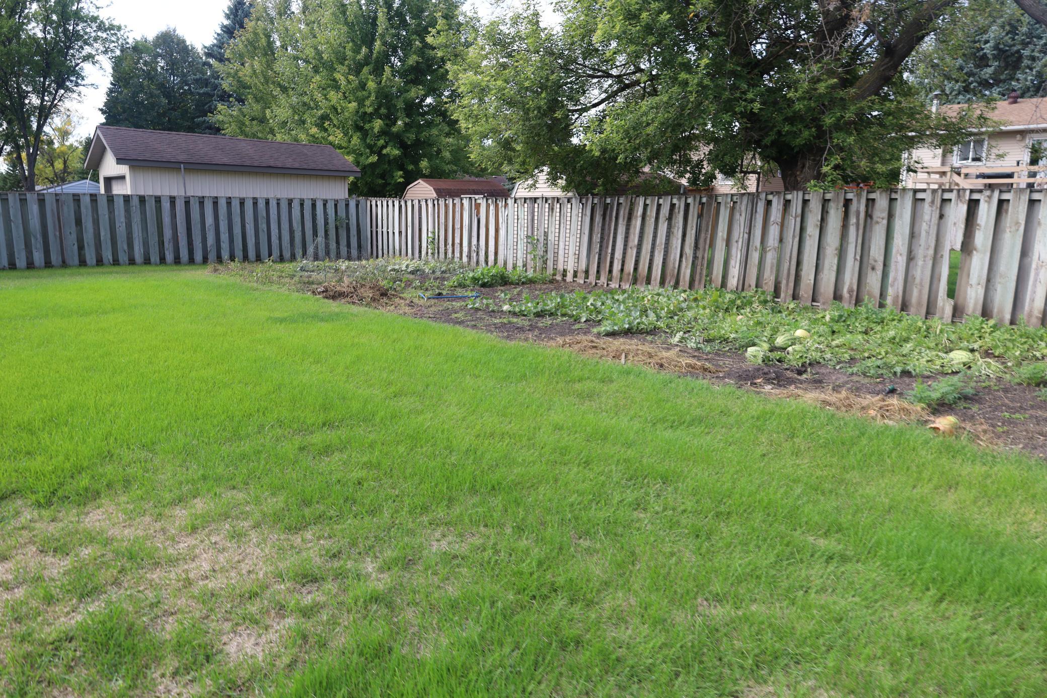 1977 single family home for sale at 1611 6th Street N in Wahpeton, ND — 3 bed, 2 bath (photo 36 of 48)
