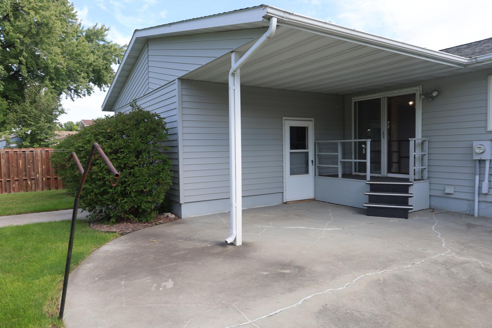 1977 single family home for sale at 1611 6th Street N in Wahpeton, ND — 3 bed, 2 bath (photo 41 of 48)