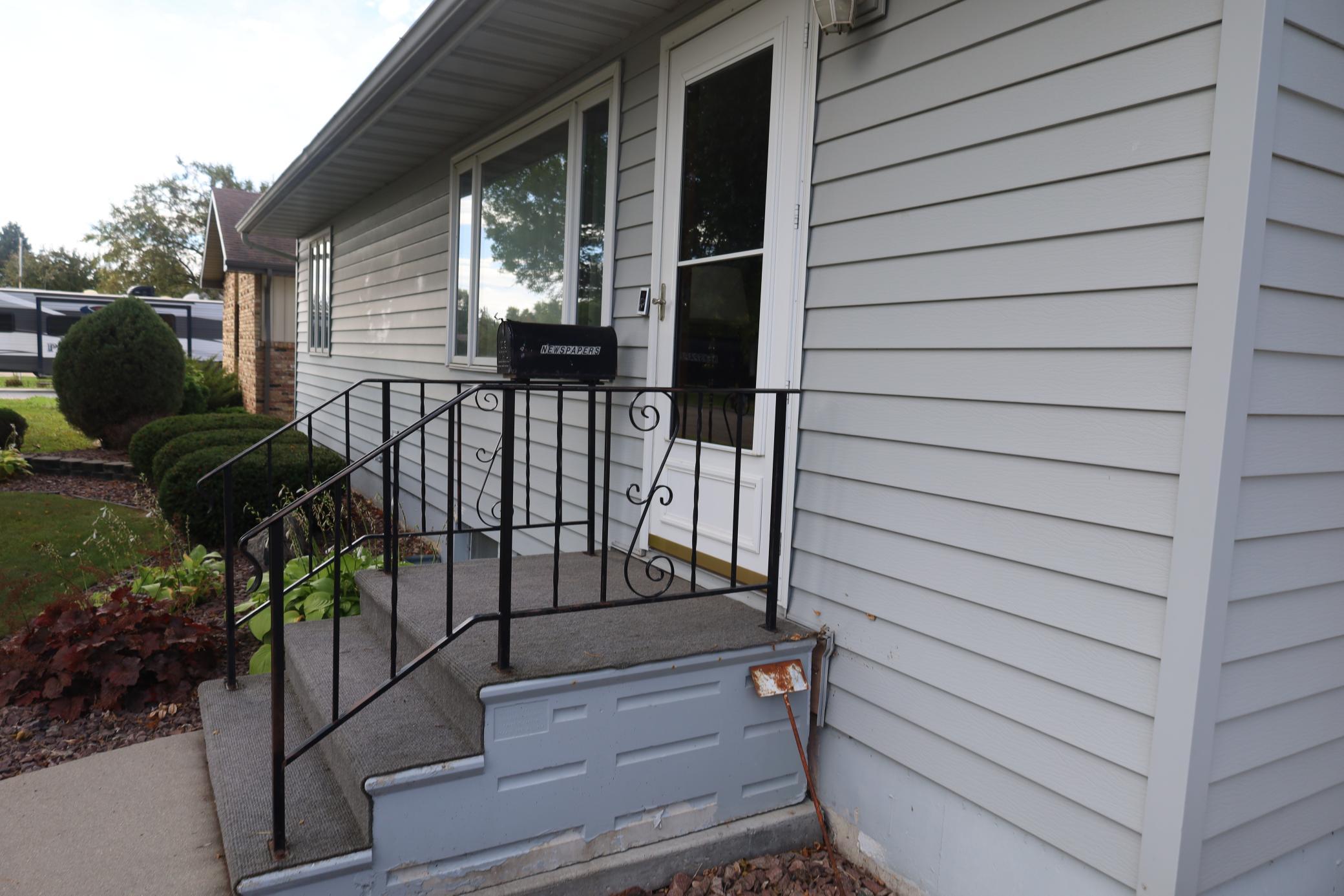 1977 single family home for sale at 1611 6th Street N in Wahpeton, ND — 3 bed, 2 bath (photo 43 of 48)
