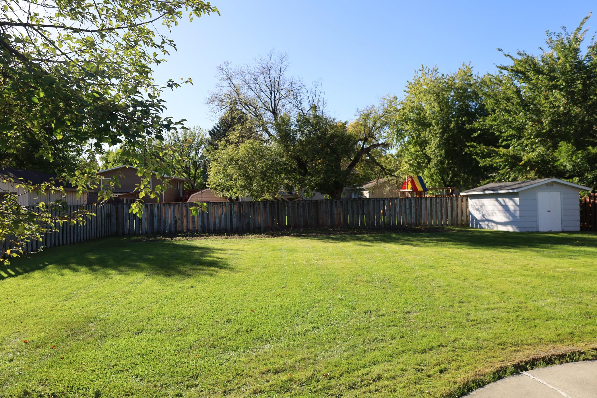 1977 single family home for sale at 1611 6th Street N in Wahpeton, ND — 3 bed, 2 bath (photo 45 of 48)