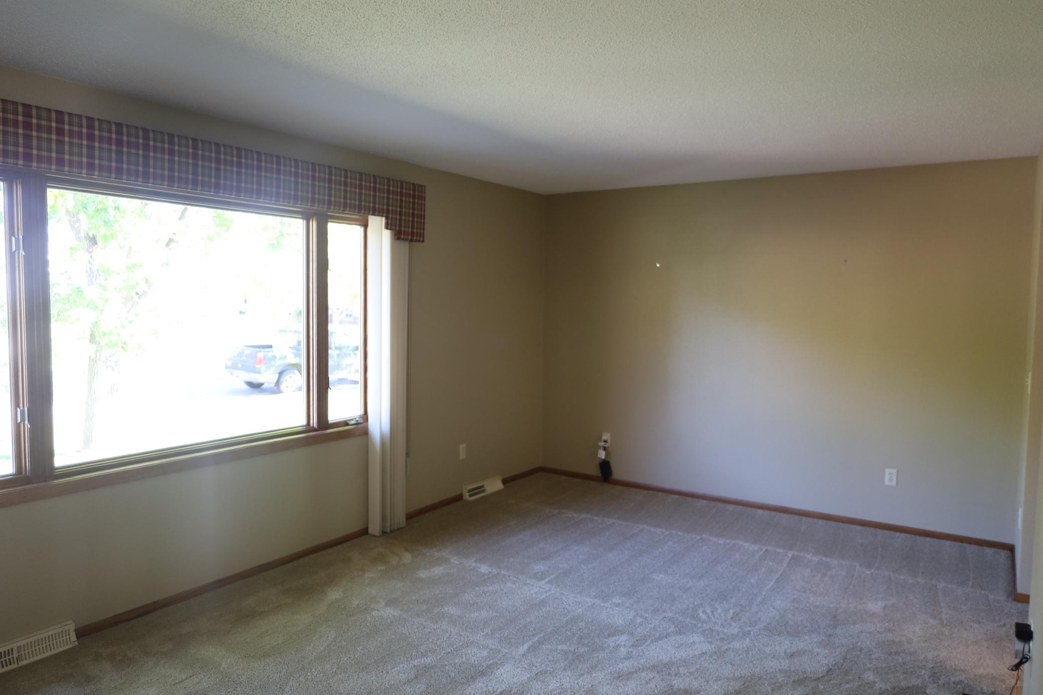 1977 single family home for sale at 1611 6th Street N in Wahpeton, ND — 3 bed, 2 bath (photo 8 of 48)