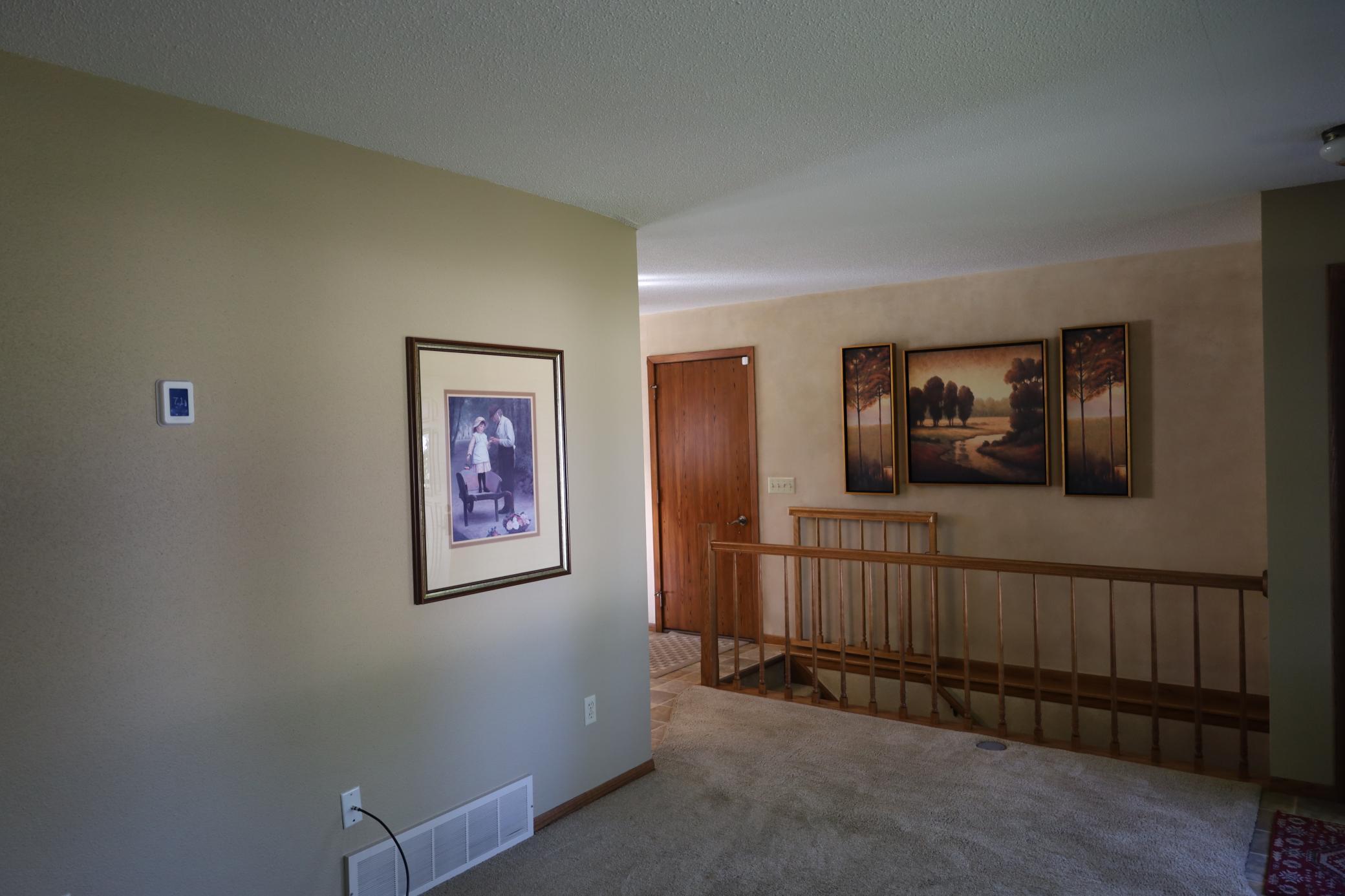 1977 single family home for sale at 1611 6th Street N in Wahpeton, ND — 3 bed, 2 bath (photo 9 of 48)