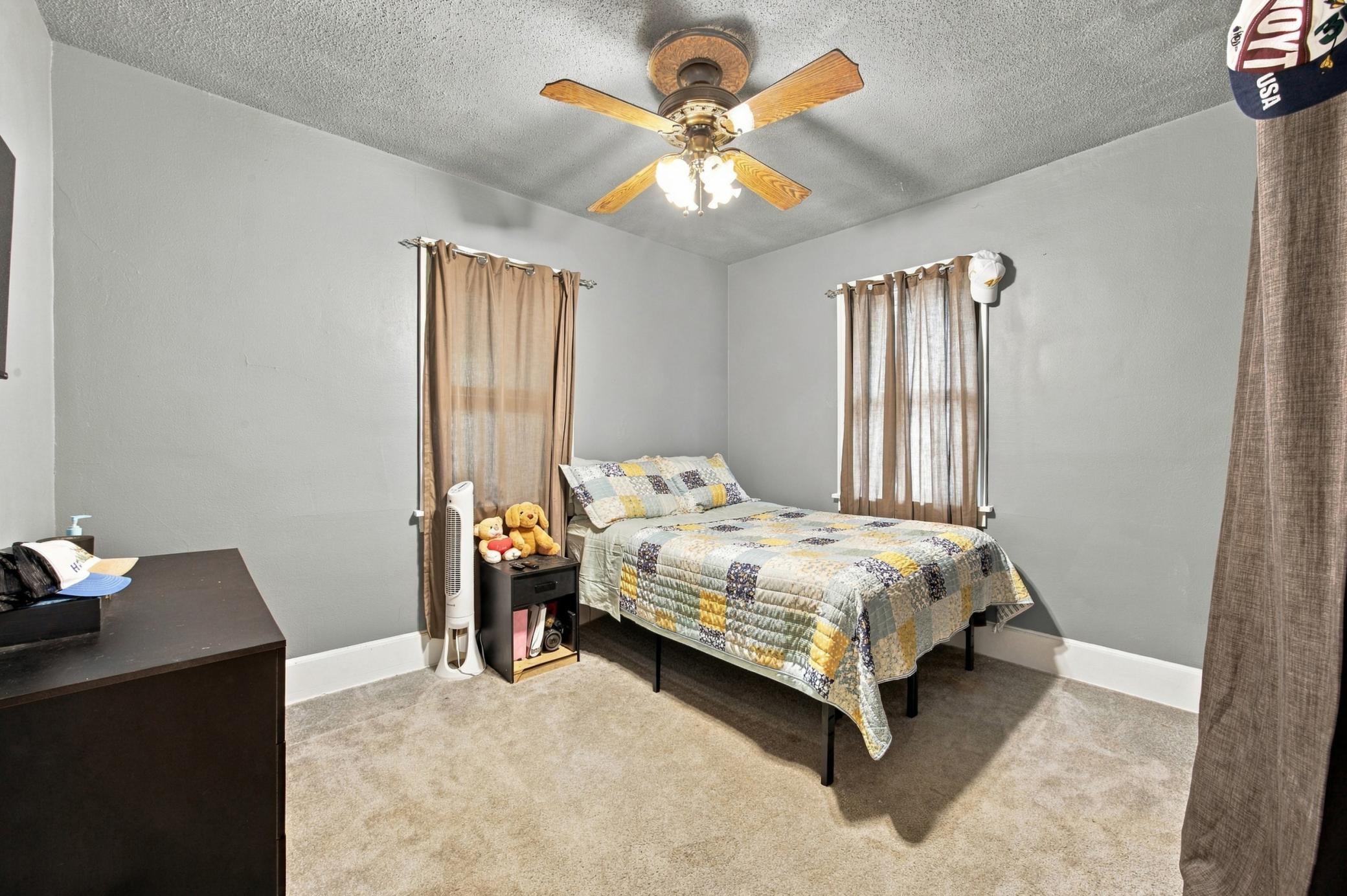 1921 single family home for sale at 1415 8th Avenue S in Fargo, ND — 3 bed, 2 bath (photo 11 of 26)