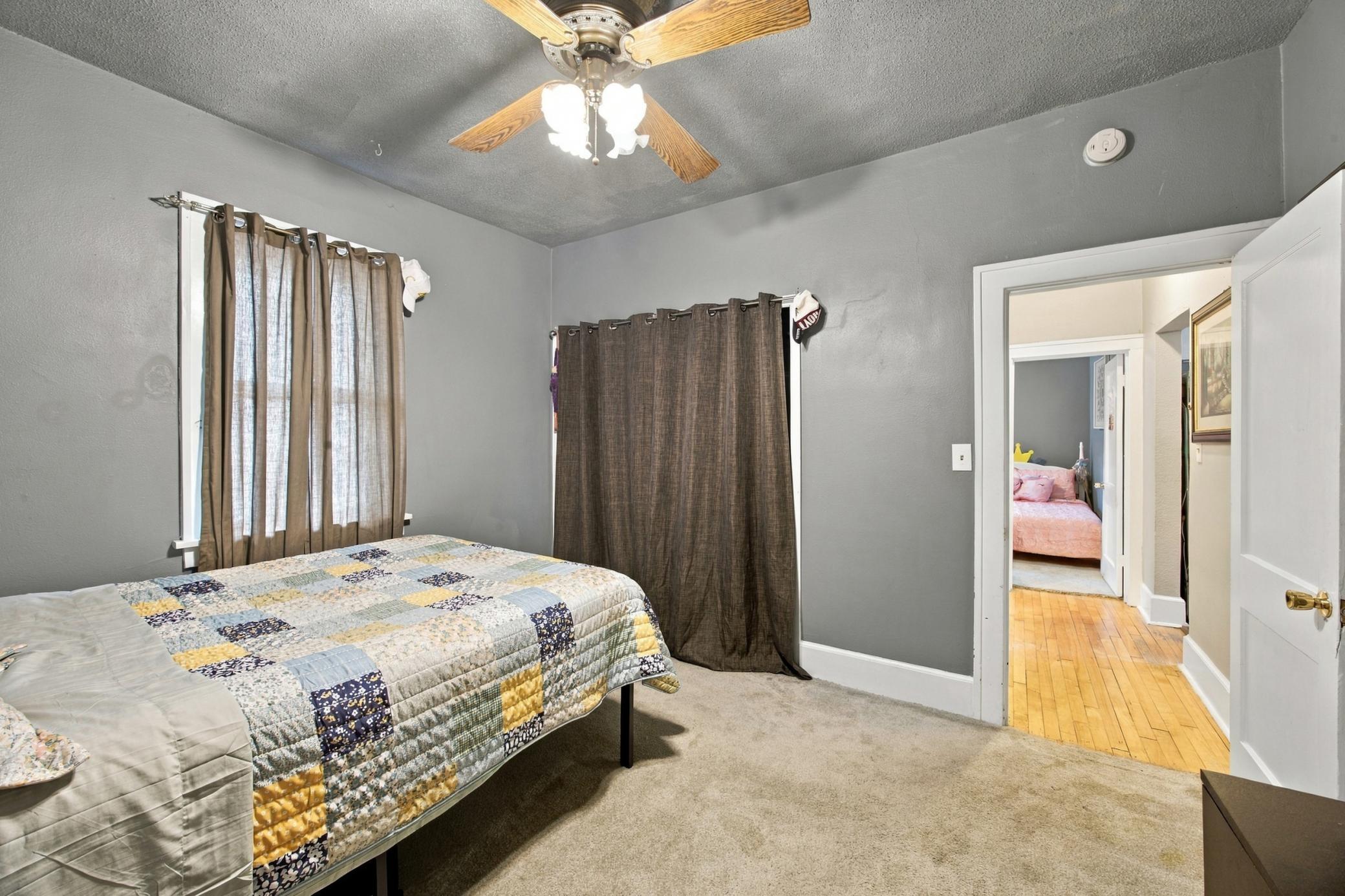 1921 single family home for sale at 1415 8th Avenue S in Fargo, ND — 3 bed, 2 bath (photo 12 of 26)