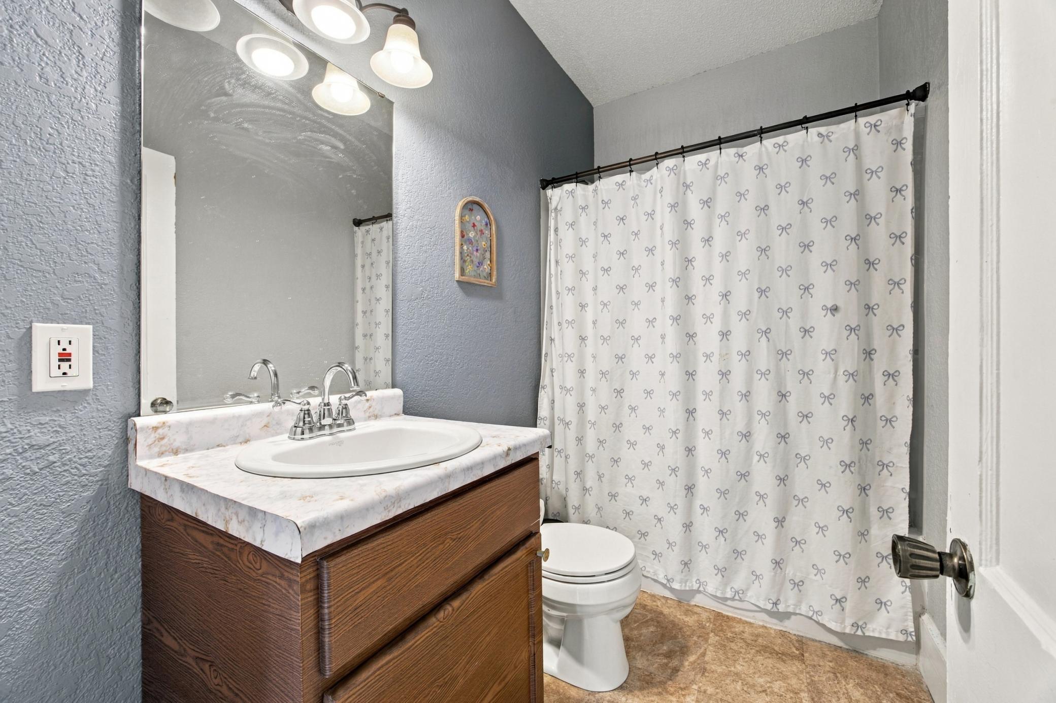 1921 single family home for sale at 1415 8th Avenue S in Fargo, ND — 3 bed, 2 bath (photo 15 of 26)