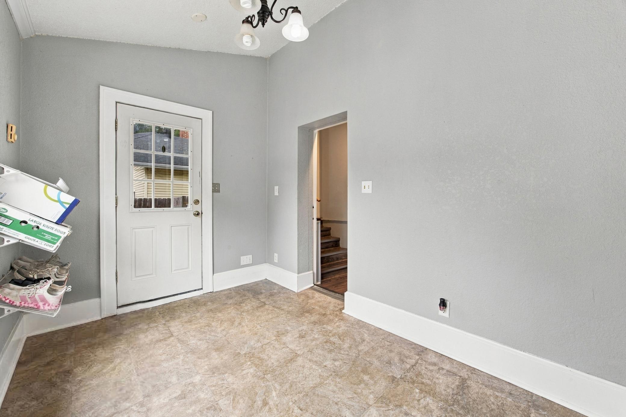 1921 single family home for sale at 1415 8th Avenue S in Fargo, ND — 3 bed, 2 bath (photo 16 of 26)