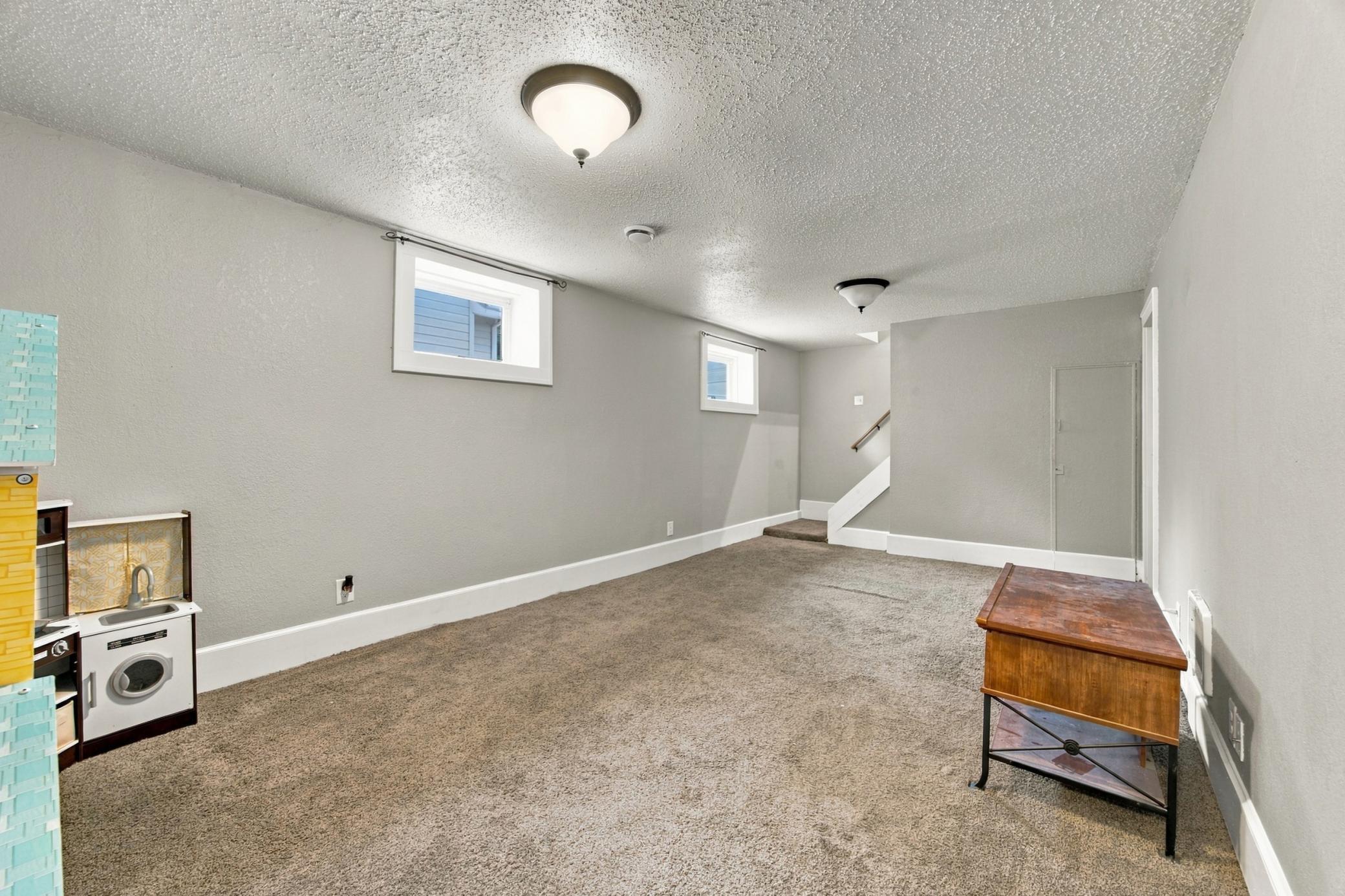 1921 single family home for sale at 1415 8th Avenue S in Fargo, ND — 3 bed, 2 bath (photo 19 of 26)