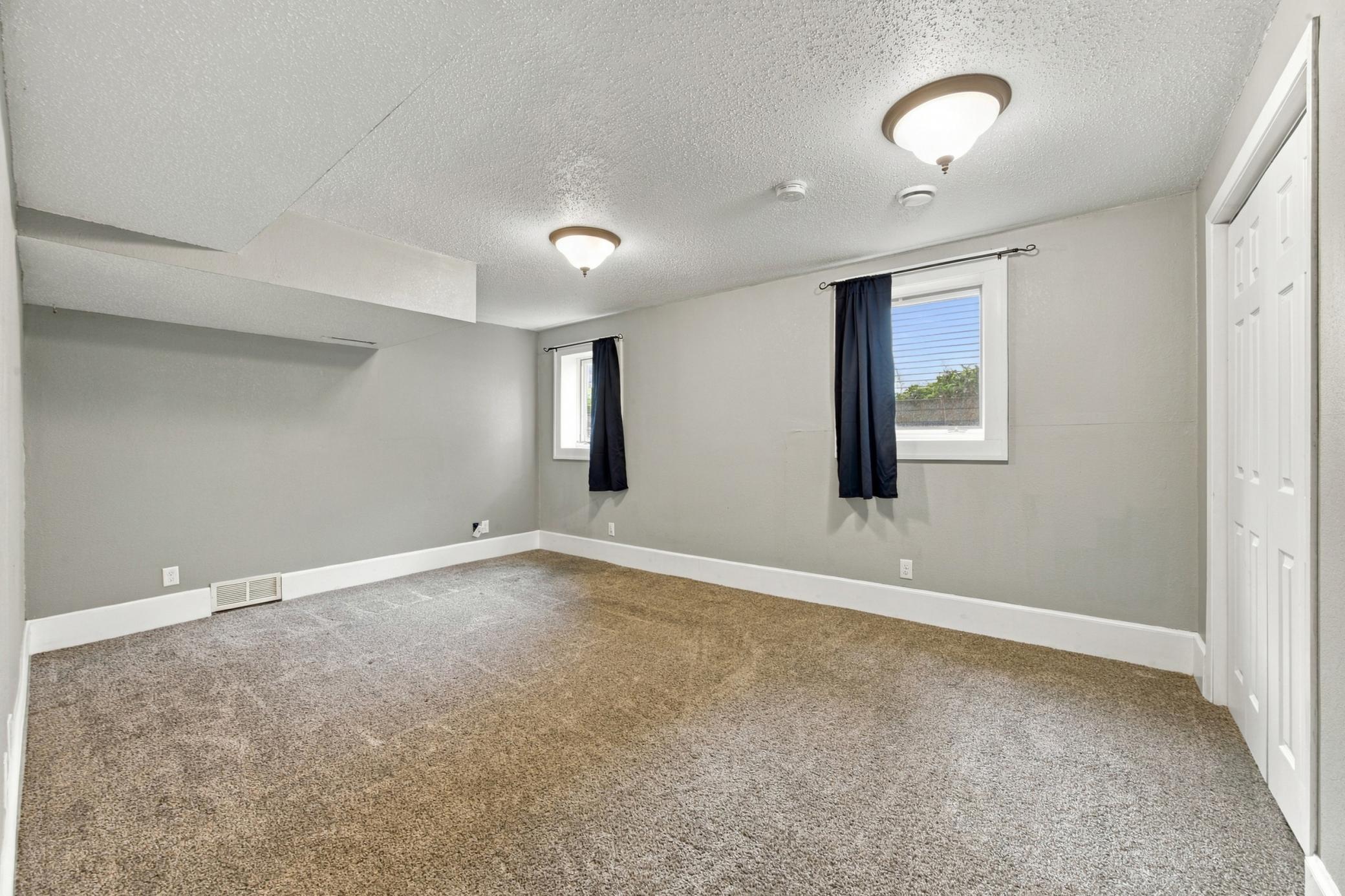 1921 single family home for sale at 1415 8th Avenue S in Fargo, ND — 3 bed, 2 bath (photo 20 of 26)