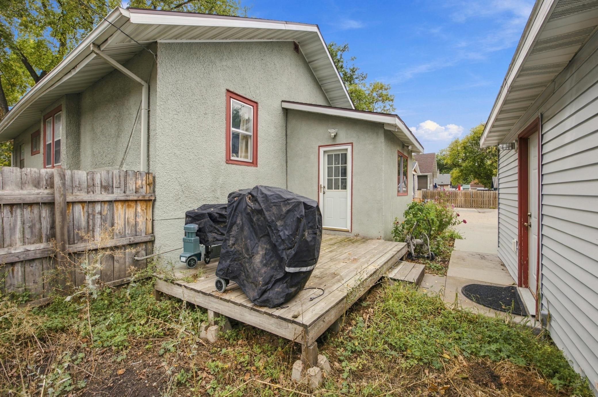 1921 single family home for sale at 1415 8th Avenue S in Fargo, ND — 3 bed, 2 bath (photo 24 of 26)