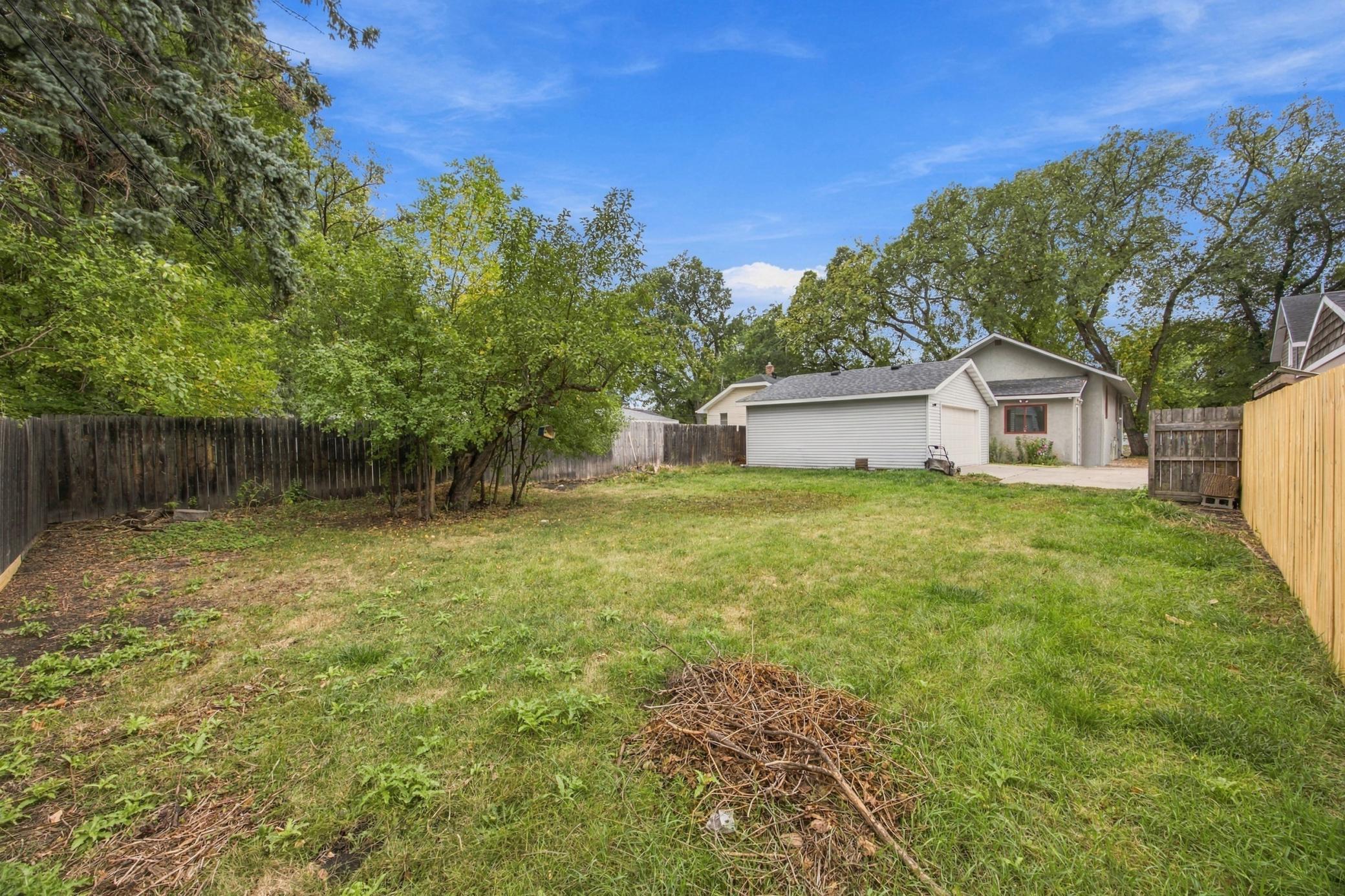 1921 single family home for sale at 1415 8th Avenue S in Fargo, ND — 3 bed, 2 bath (photo 25 of 26)