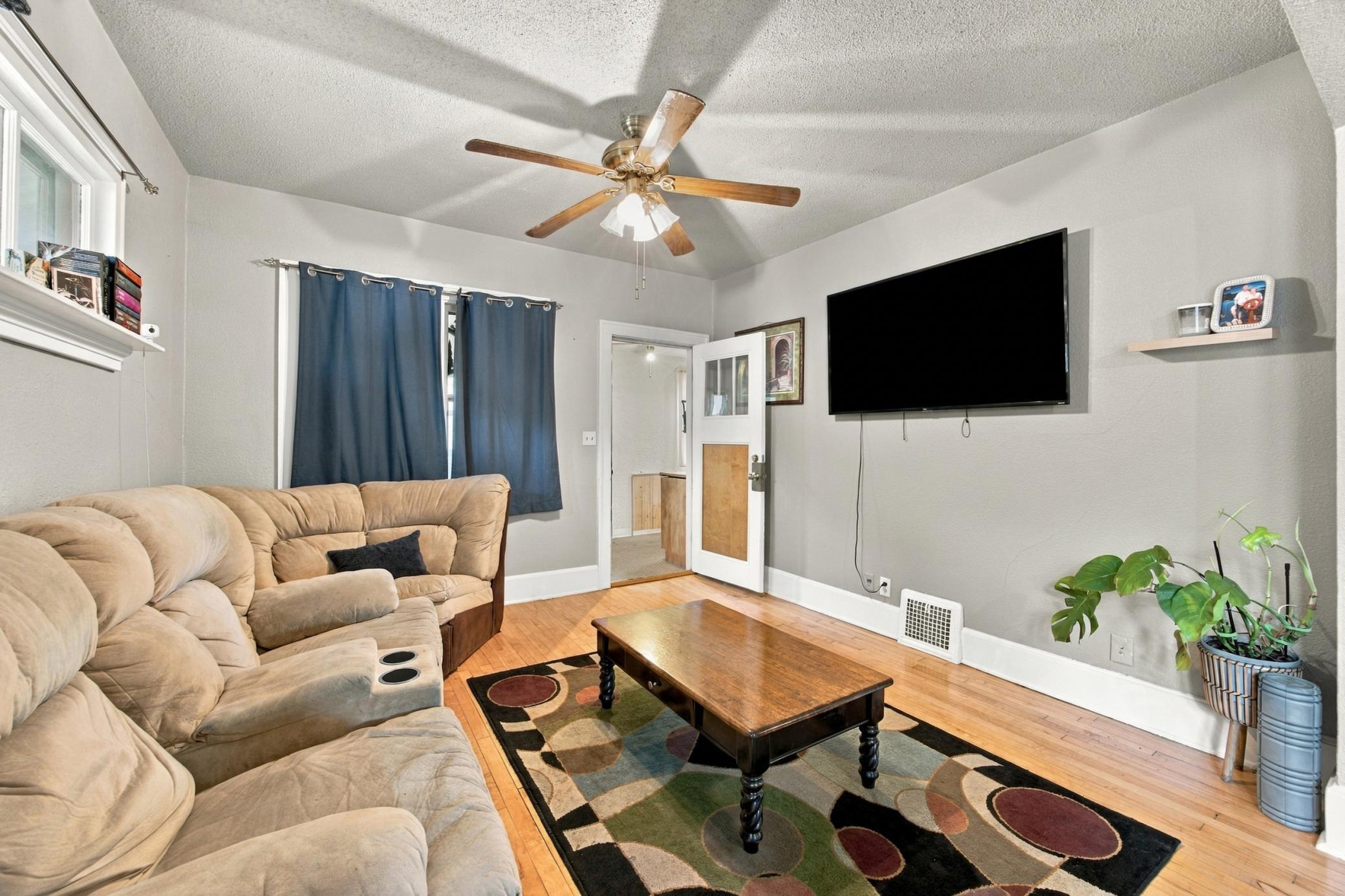 1921 single family home for sale at 1415 8th Avenue S in Fargo, ND — 3 bed, 2 bath (photo 8 of 26)