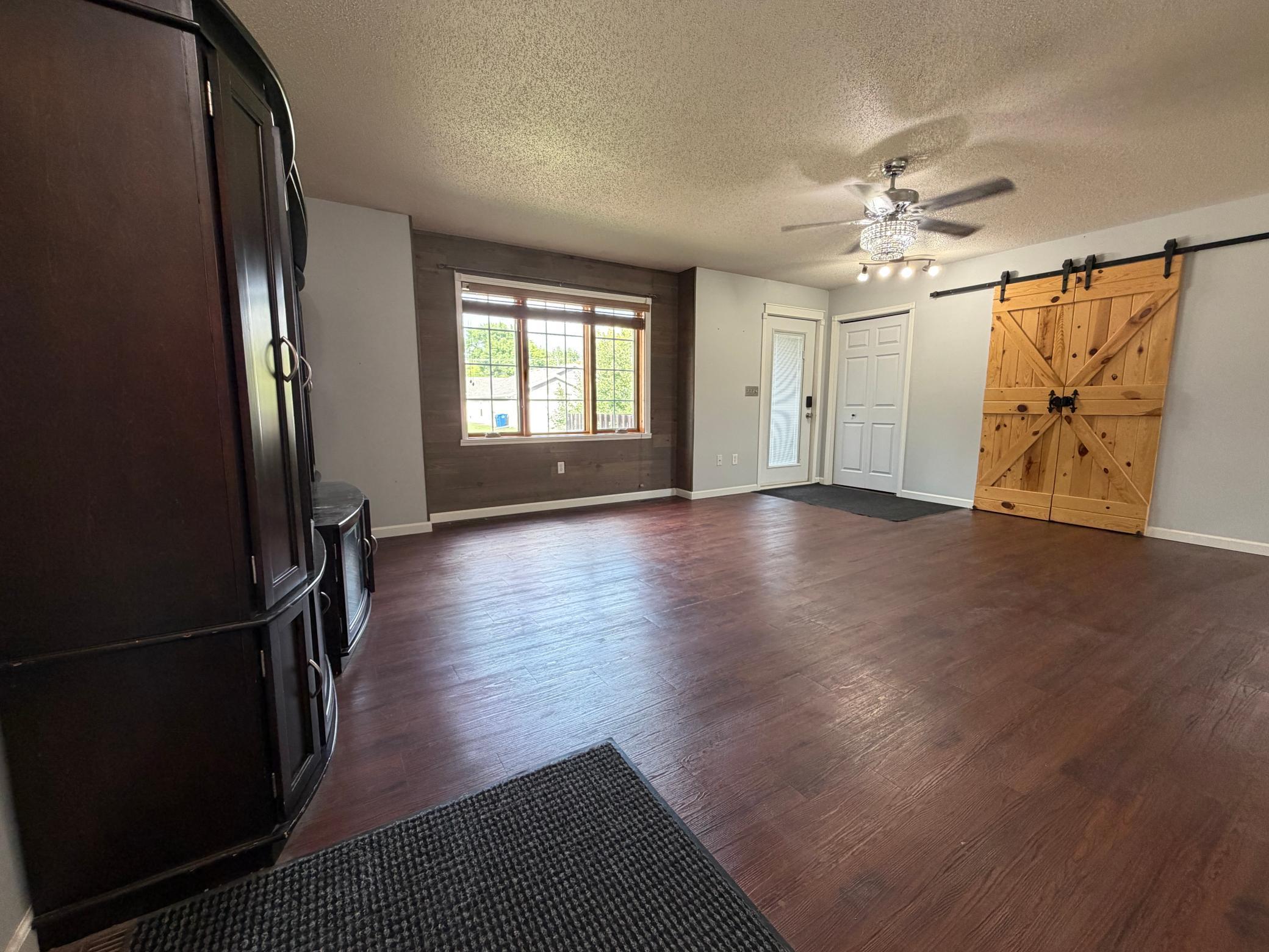 2005 single family home for sale at 604 10th Avenue SE in Barnesville, MN — 5 bed, 2 bath (photo 11 of 56)