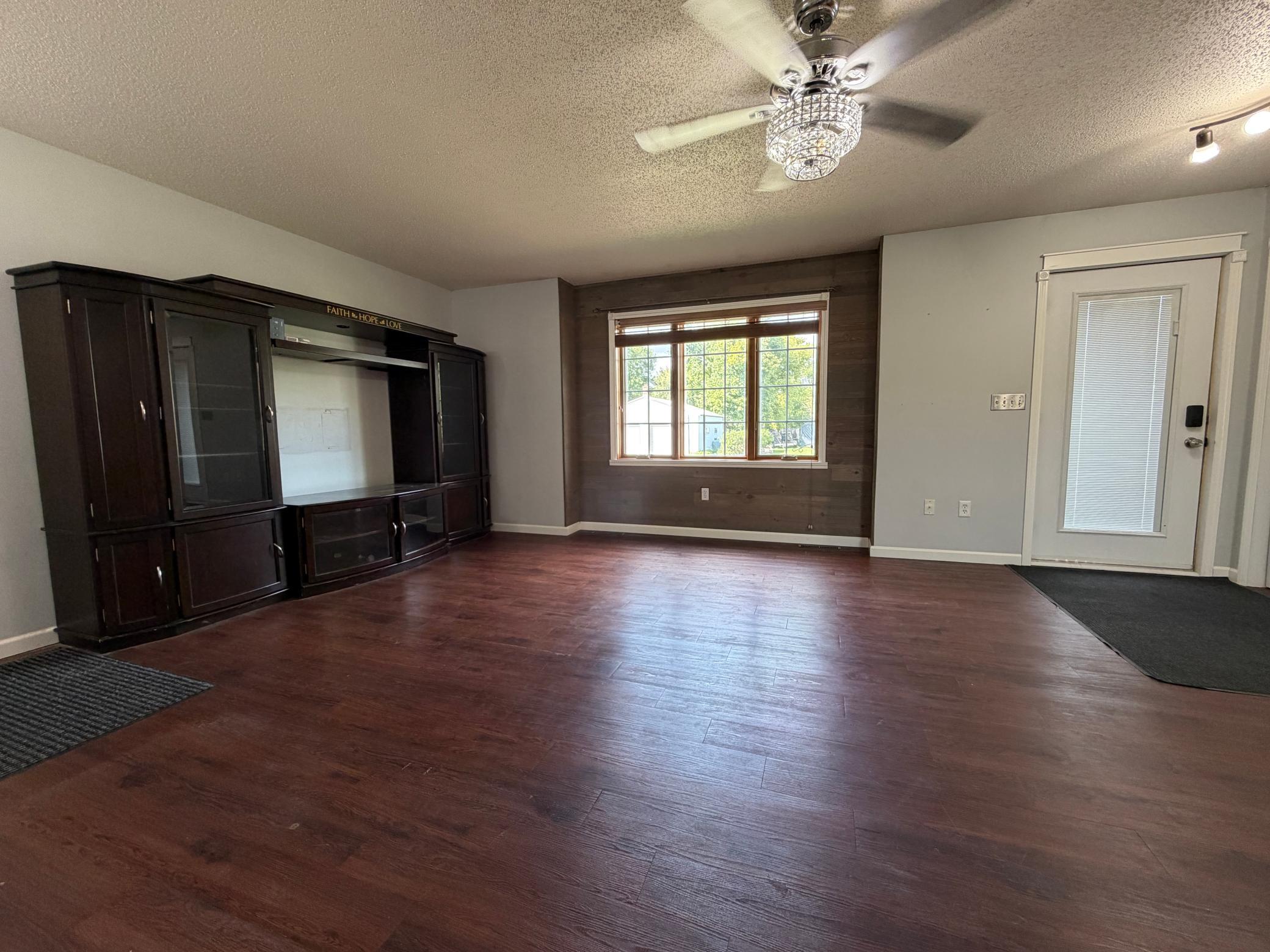 2005 single family home for sale at 604 10th Avenue SE in Barnesville, MN — 5 bed, 2 bath (photo 12 of 56)