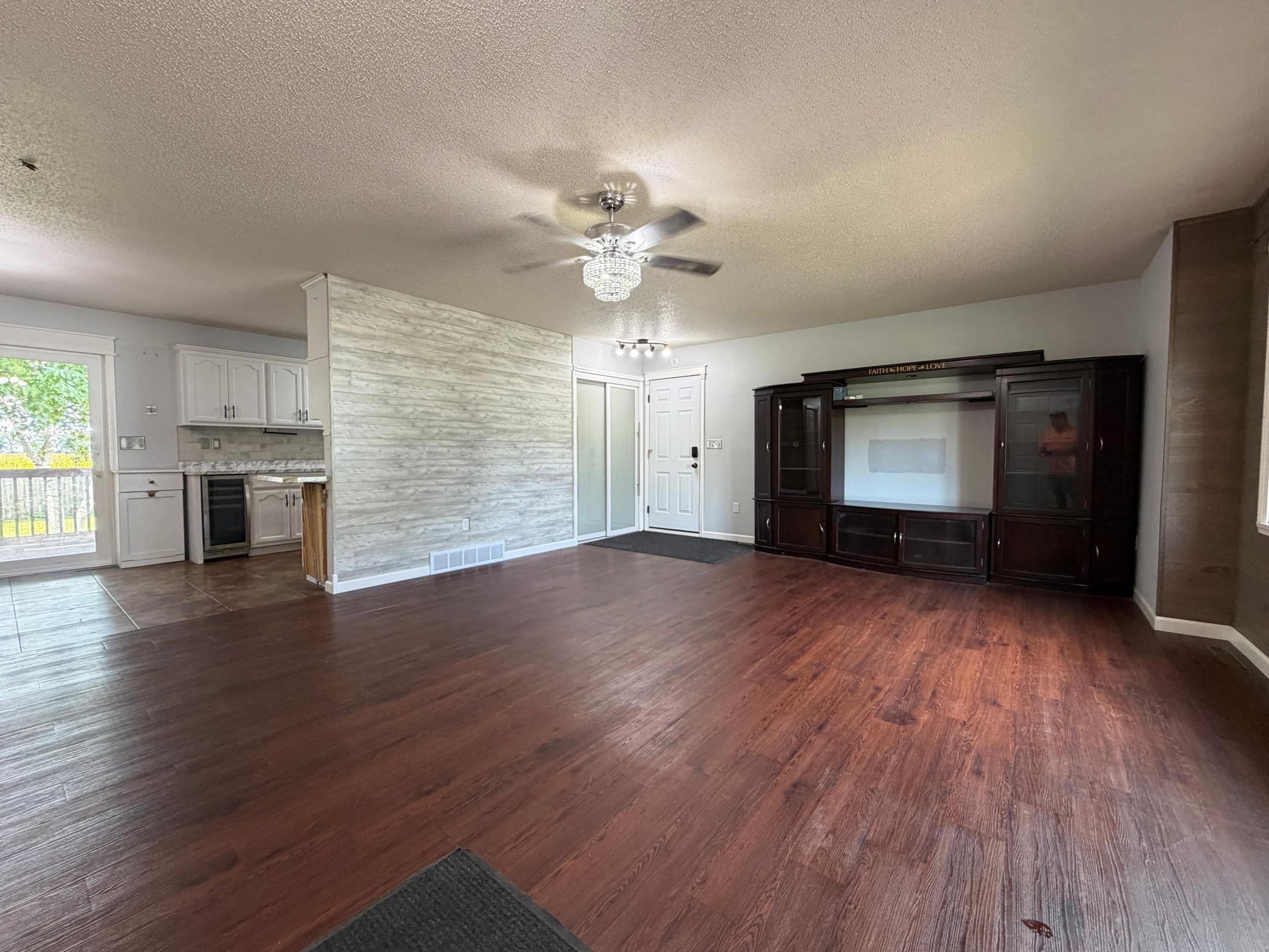 2005 single family home for sale at 604 10th Avenue SE in Barnesville, MN — 5 bed, 2 bath (photo 14 of 56)