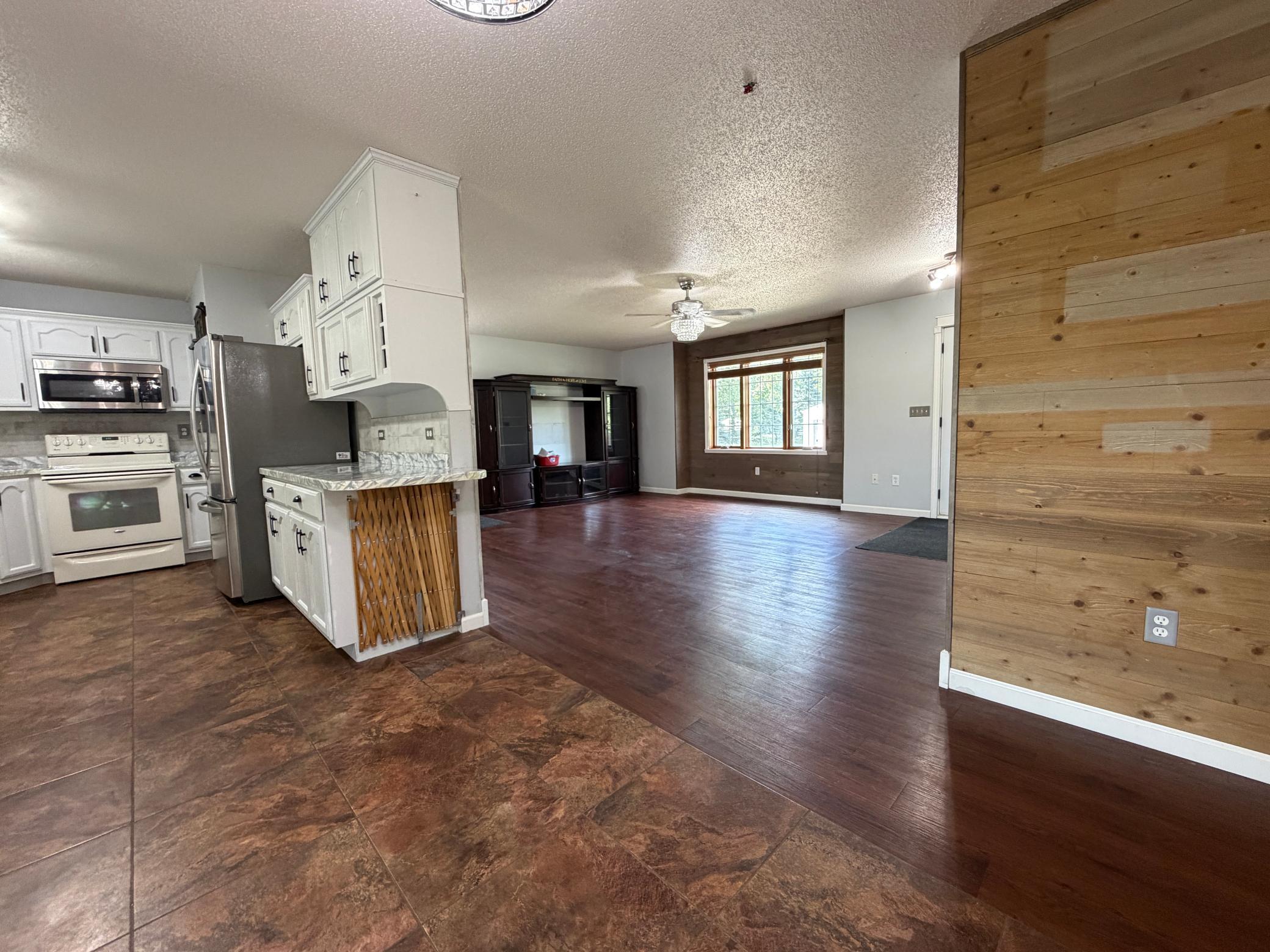 2005 single family home for sale at 604 10th Avenue SE in Barnesville, MN — 5 bed, 2 bath (photo 17 of 56)