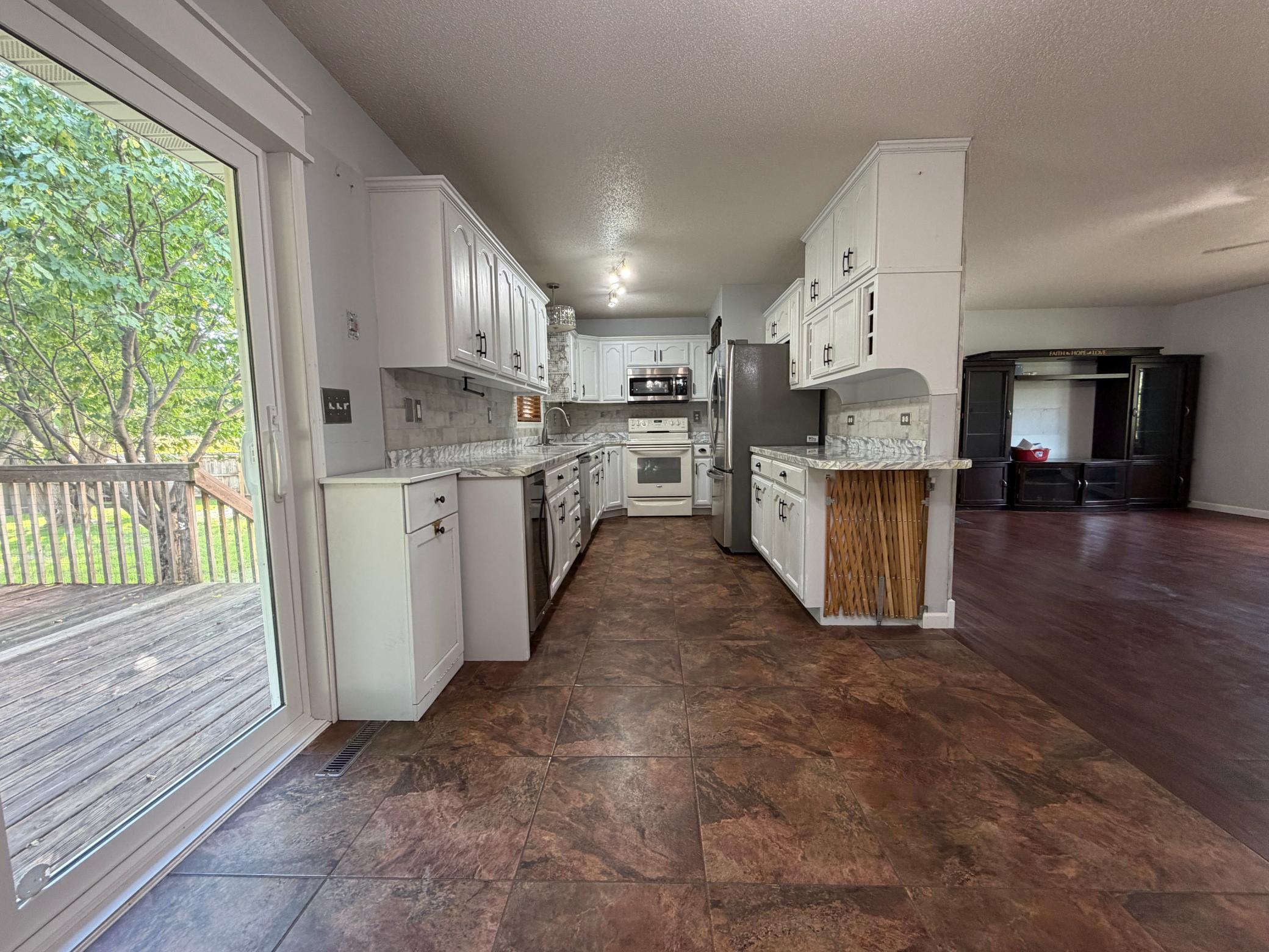2005 single family home for sale at 604 10th Avenue SE in Barnesville, MN — 5 bed, 2 bath (photo 18 of 56)
