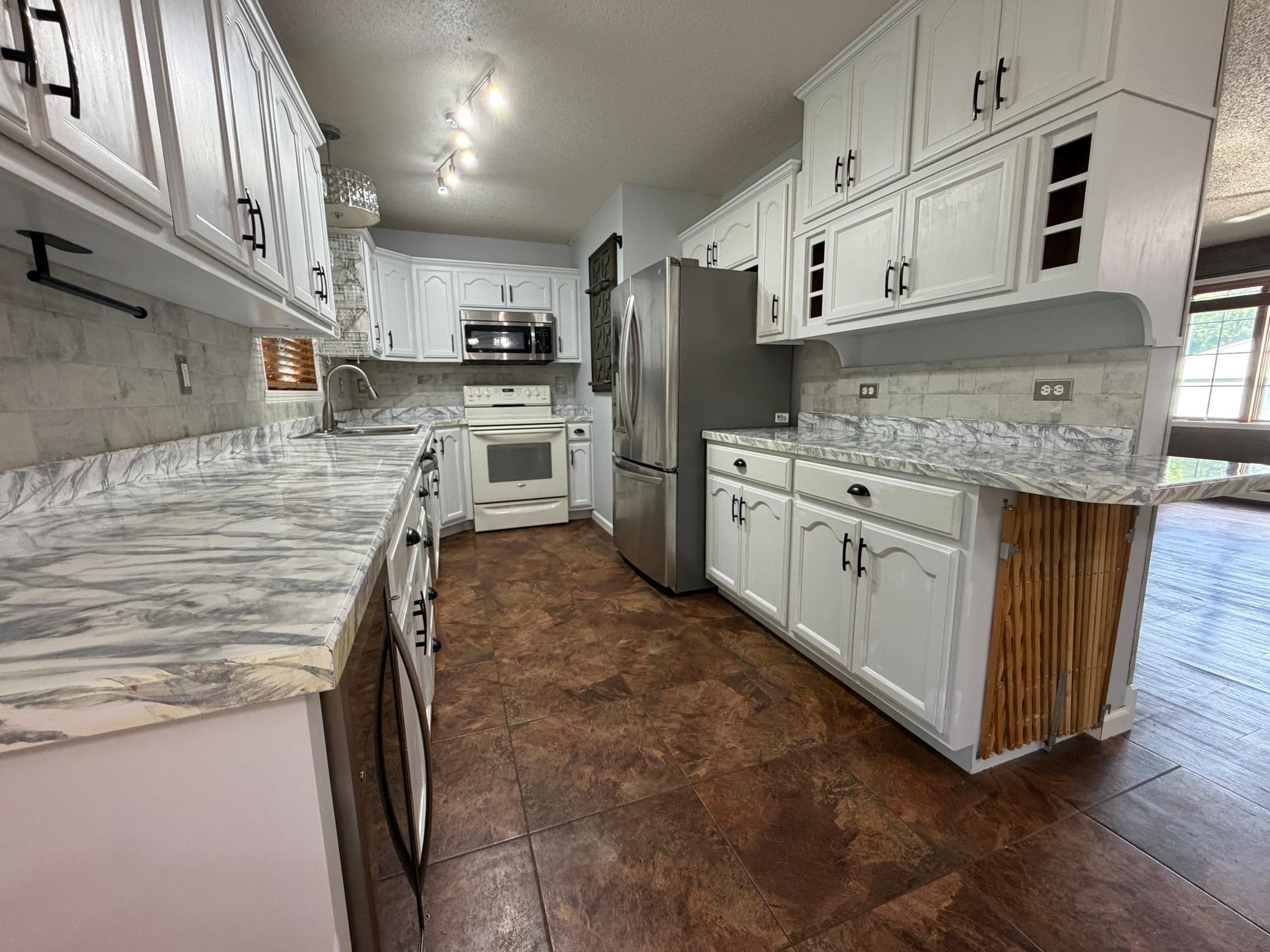 2005 single family home for sale at 604 10th Avenue SE in Barnesville, MN — 5 bed, 2 bath (photo 20 of 56)