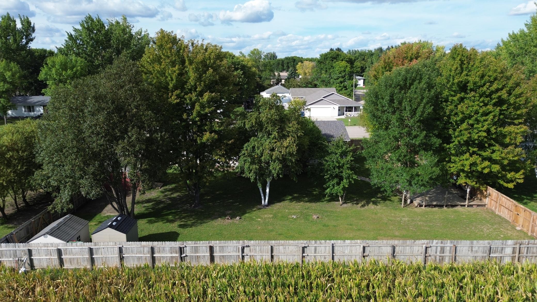 2005 single family home for sale at 604 10th Avenue SE in Barnesville, MN — 5 bed, 2 bath (photo 3 of 56)