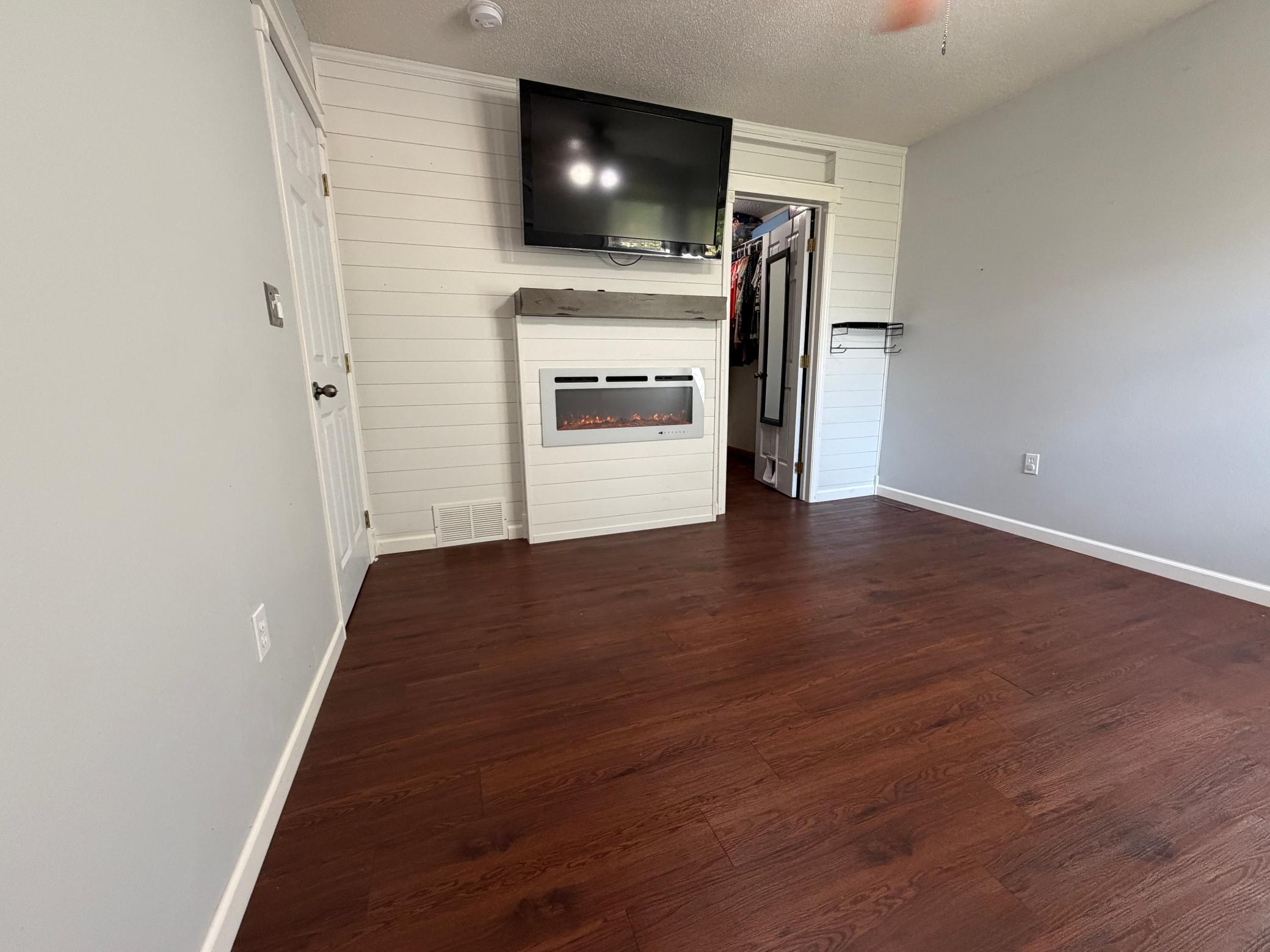 2005 single family home for sale at 604 10th Avenue SE in Barnesville, MN — 5 bed, 2 bath (photo 24 of 56)