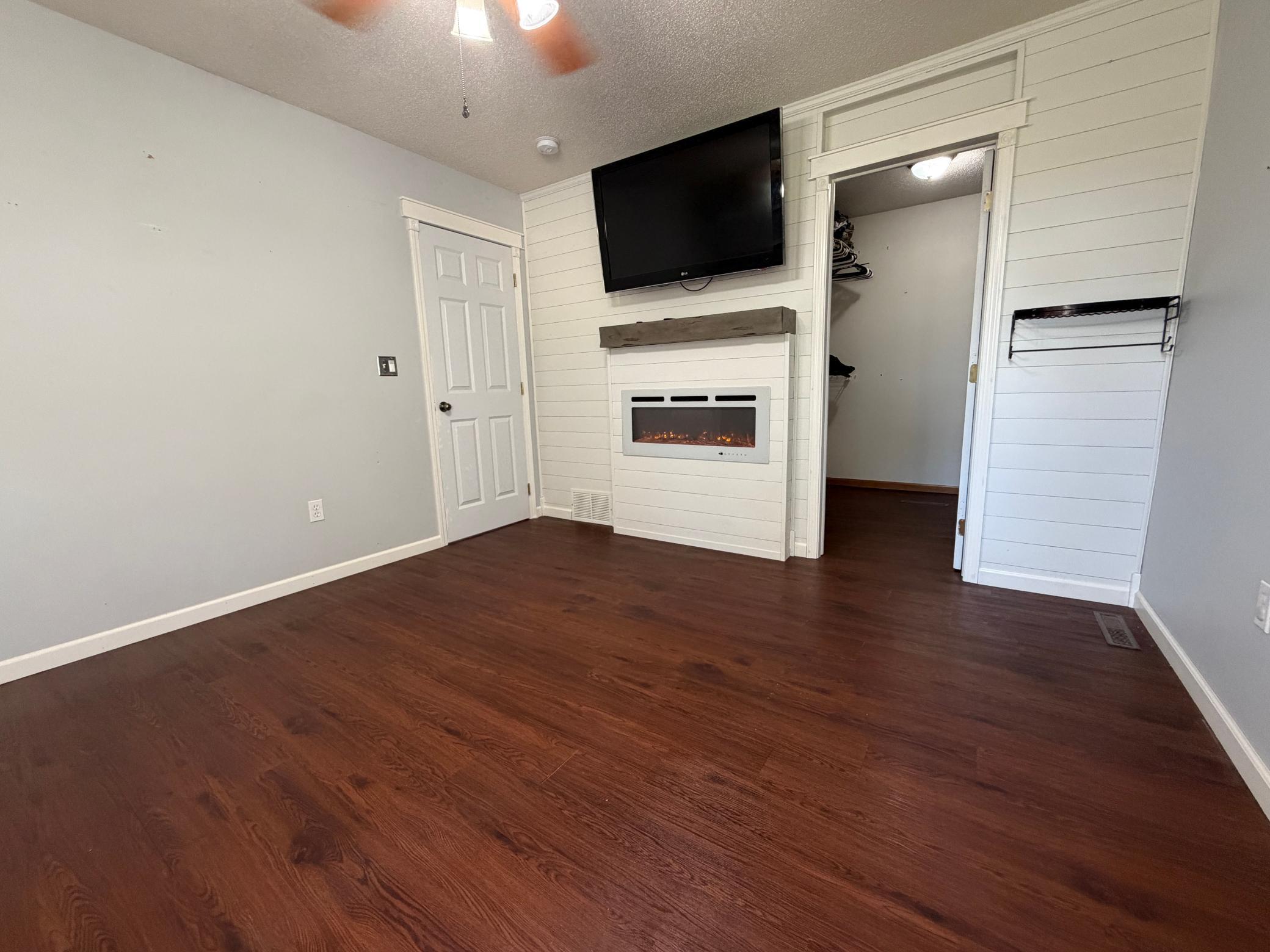 2005 single family home for sale at 604 10th Avenue SE in Barnesville, MN — 5 bed, 2 bath (photo 25 of 56)